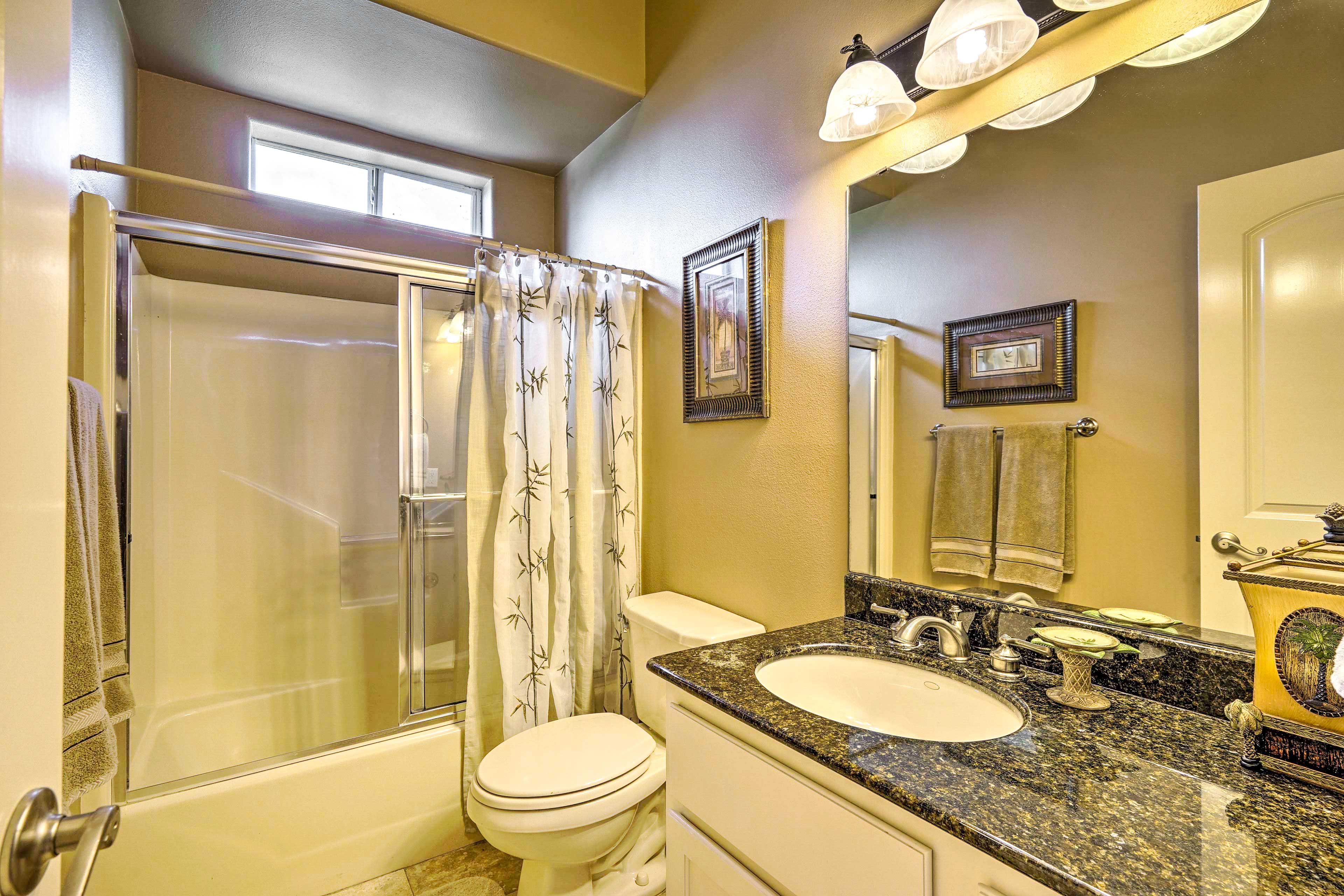 Full Bathroom | Complimentary Toiletries | Hair Dryer