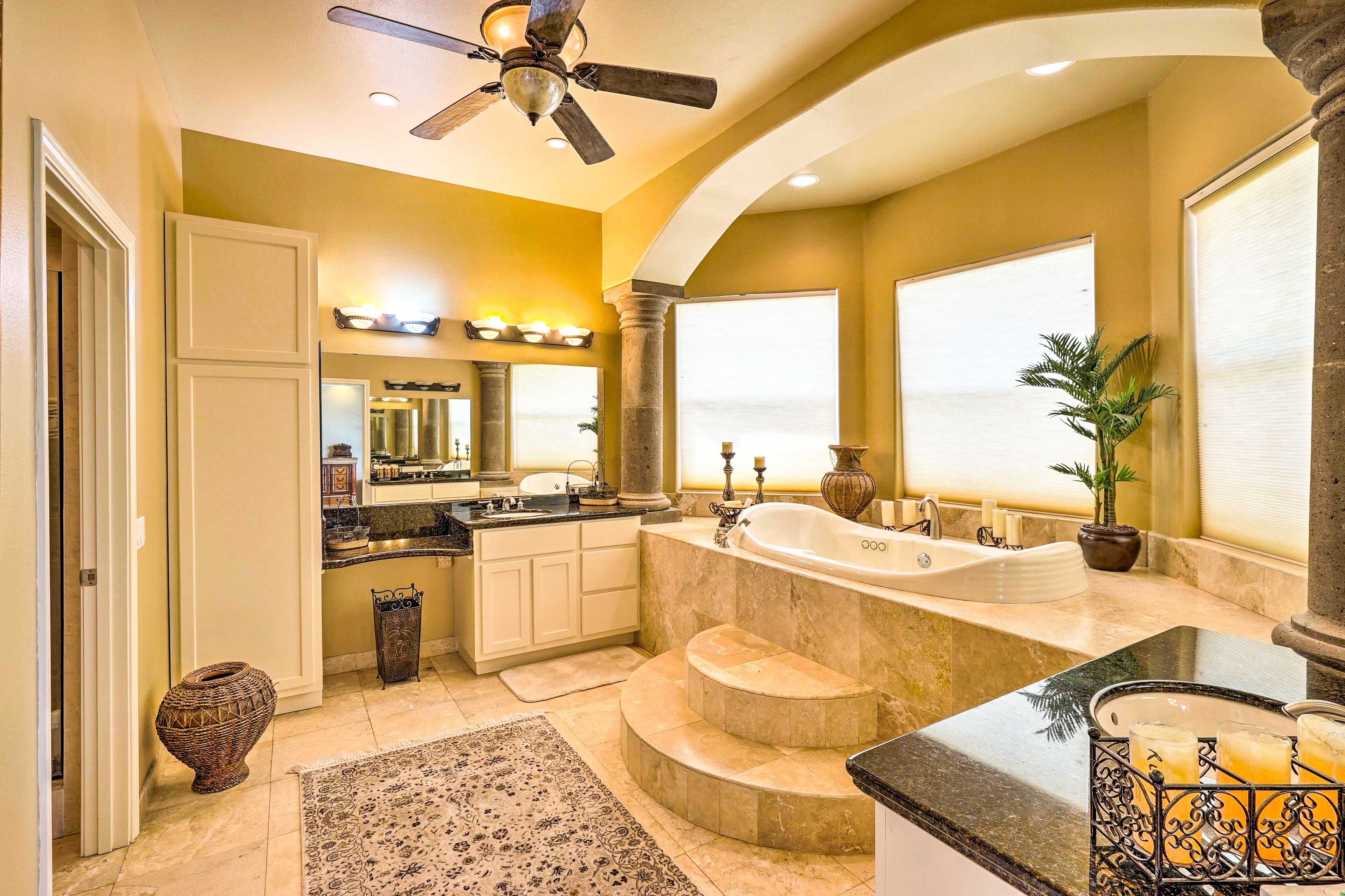 En-Suite Bathroom | Linens & Towels