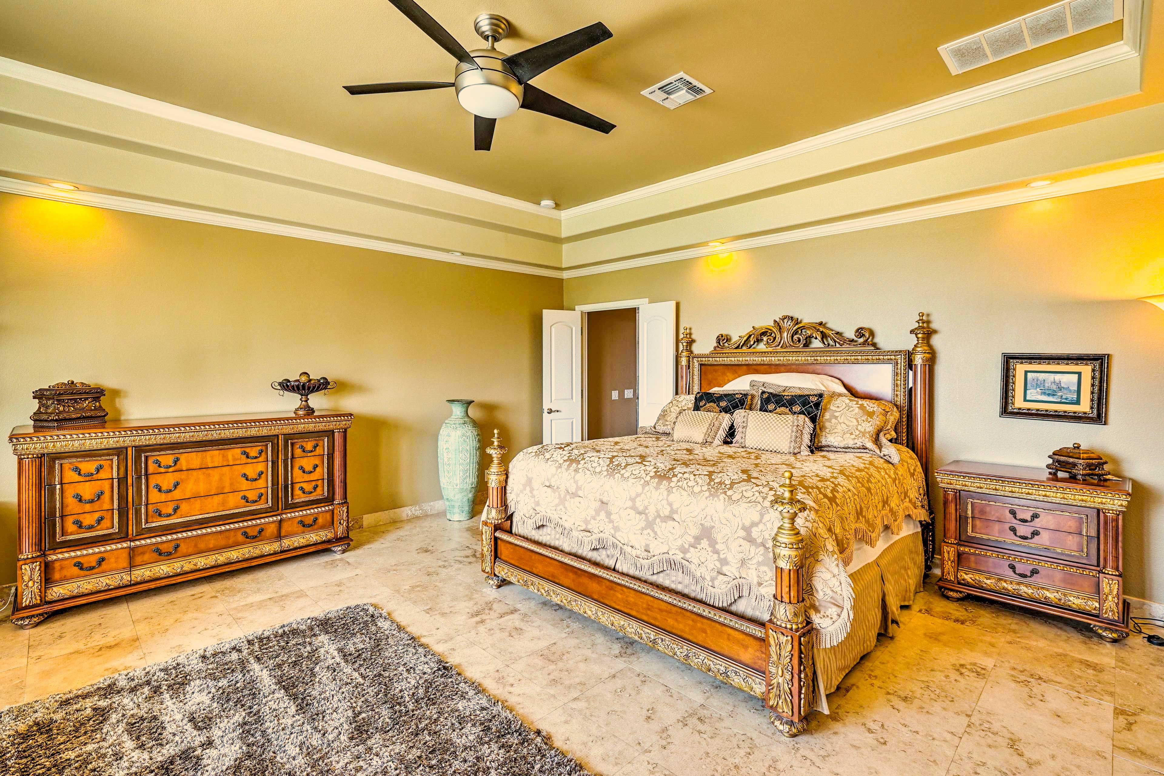 Bedroom 1 | King Bed