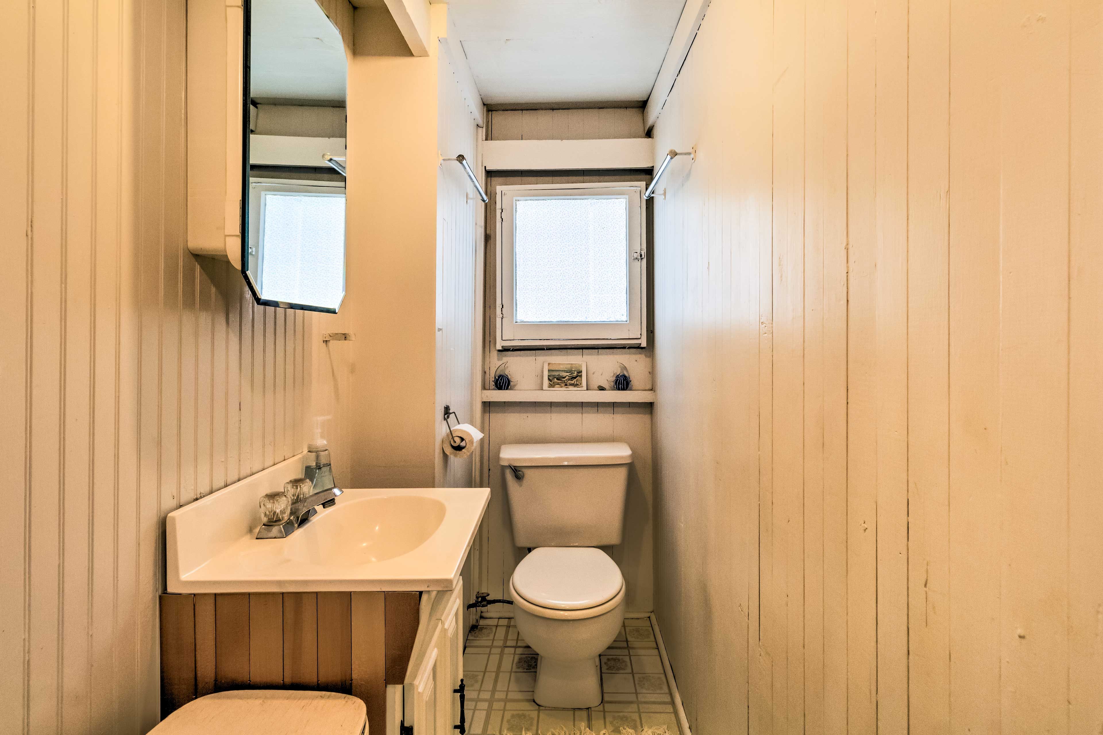 Full Bathroom | Hair Dryer