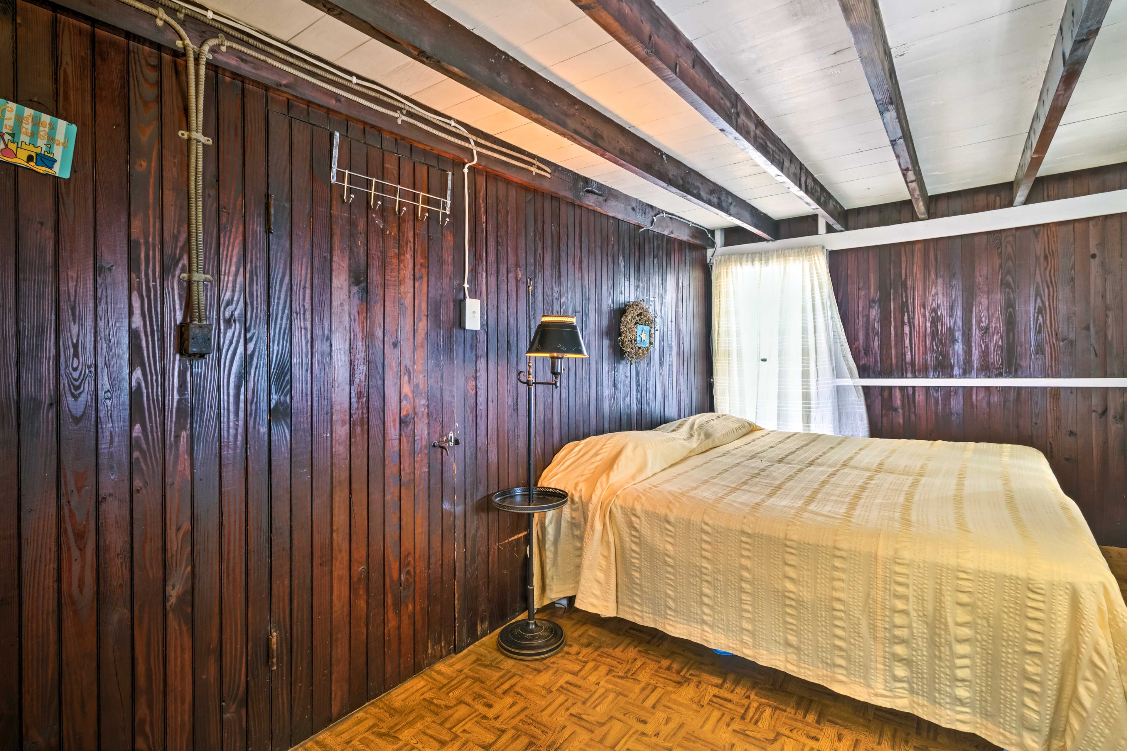 Bedroom 1 | King Bed | Linens Provided