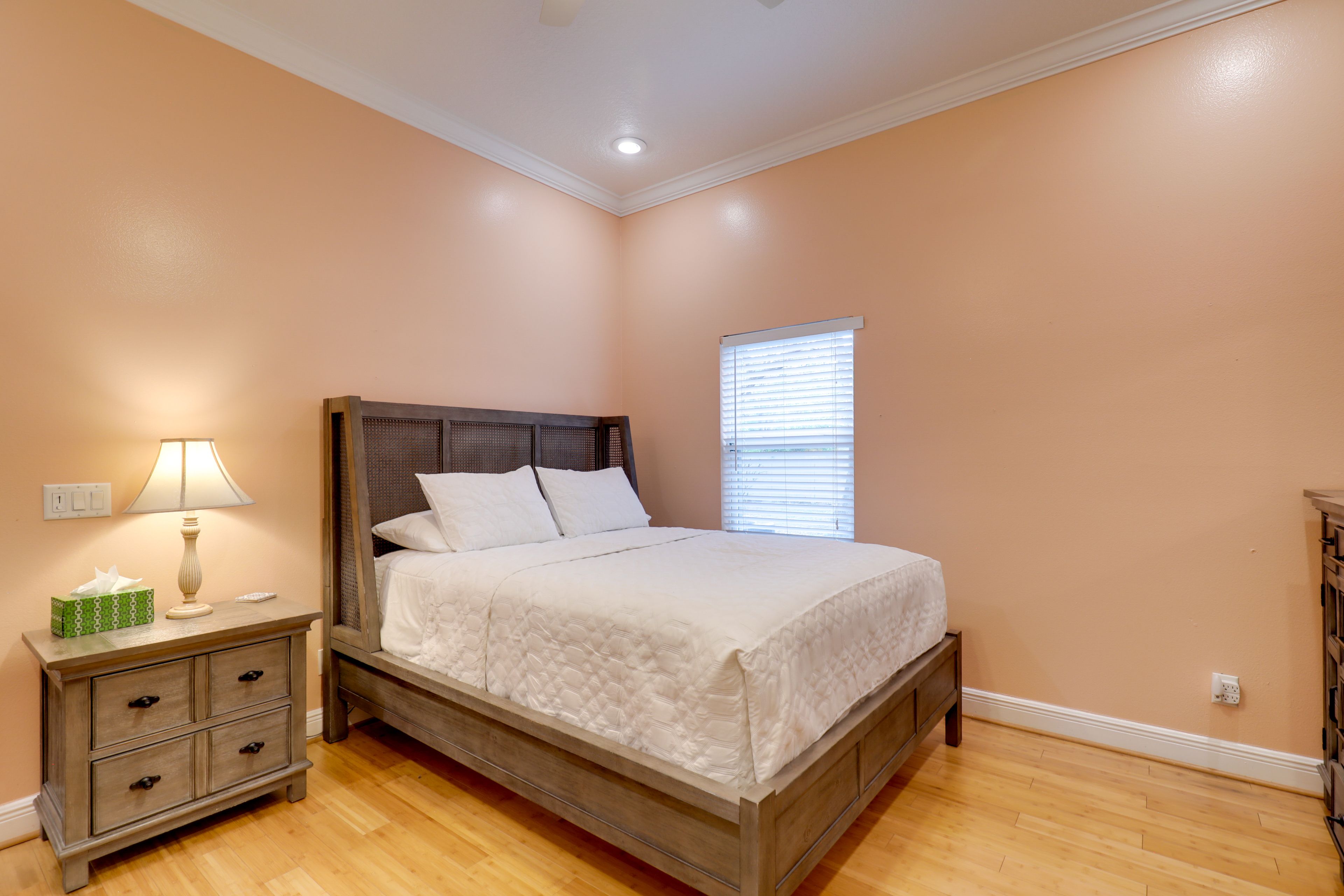 Bedroom 2 | Queen Bed