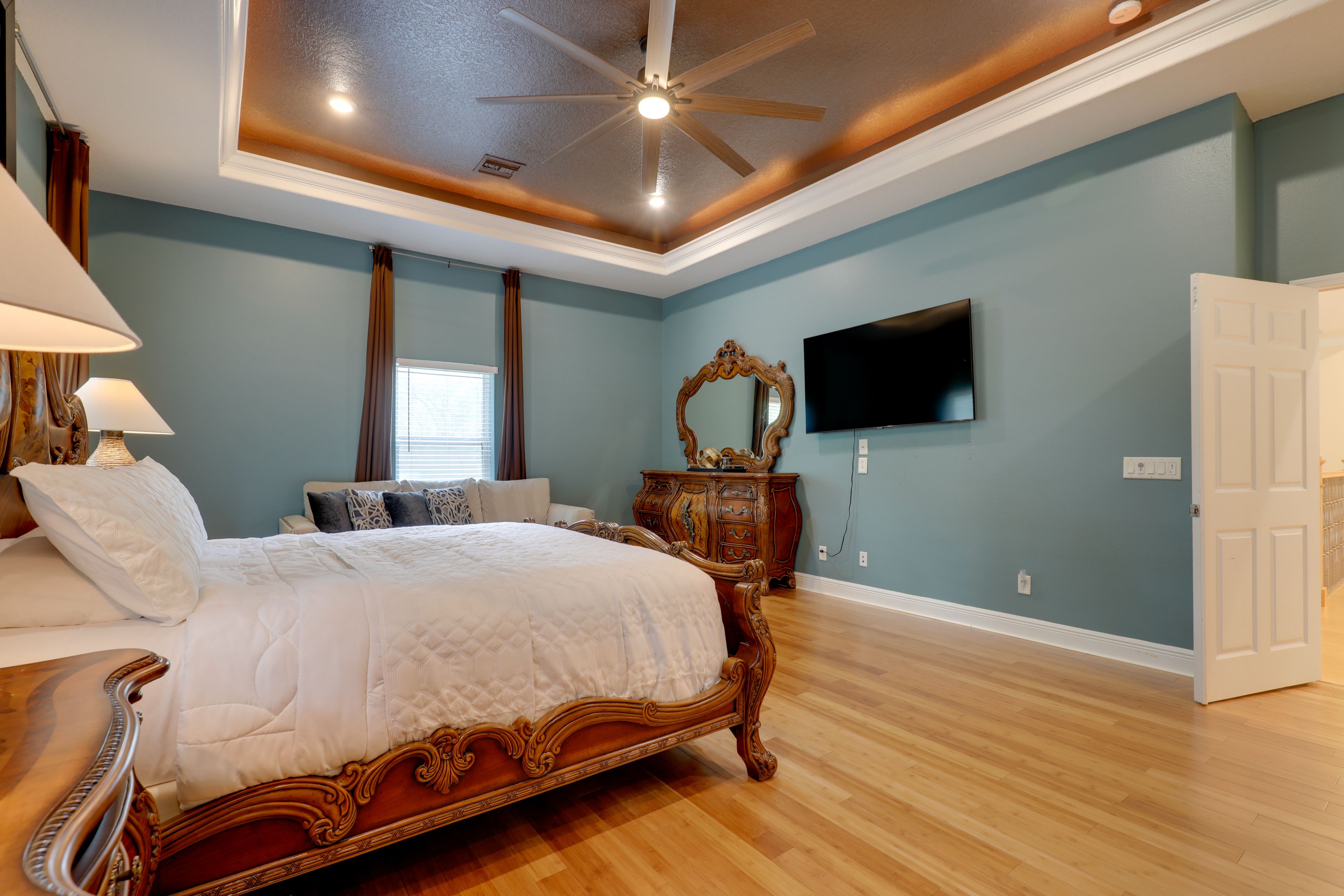 Bedroom 1 | King Bed