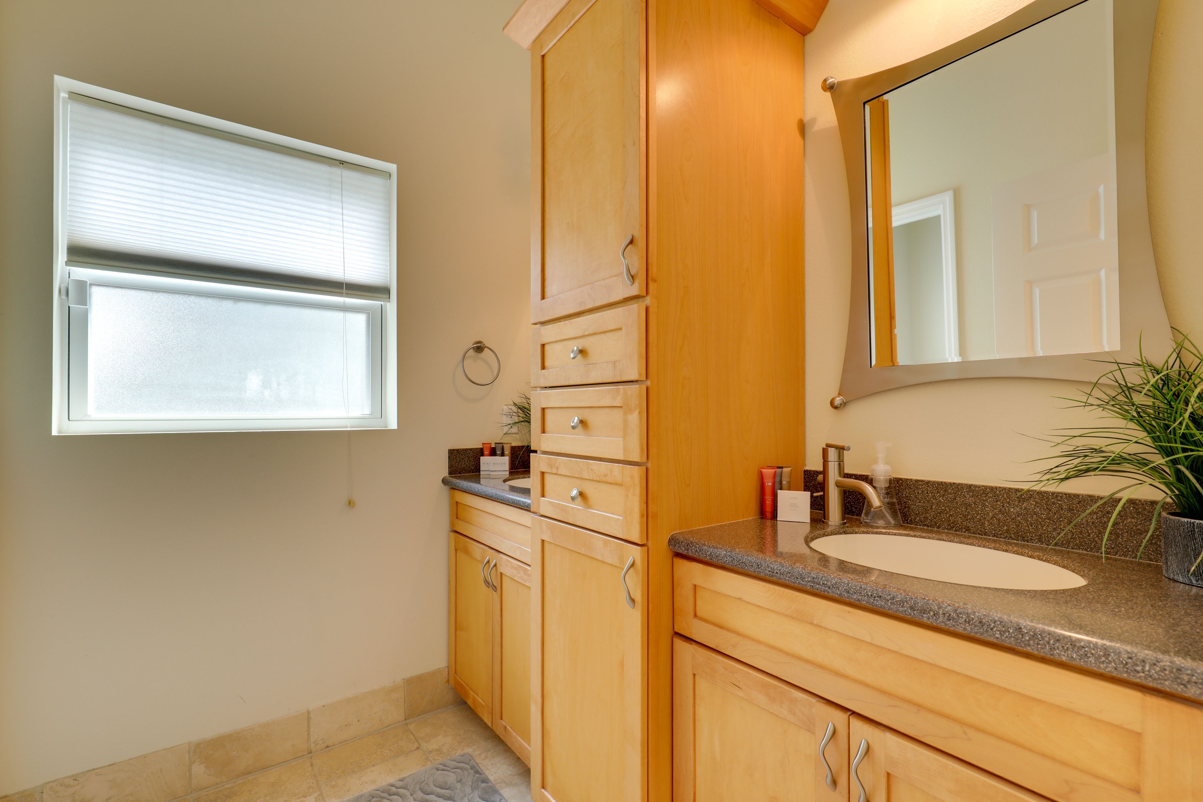 Full Bathroom | Hair Dryer | Iron & Board