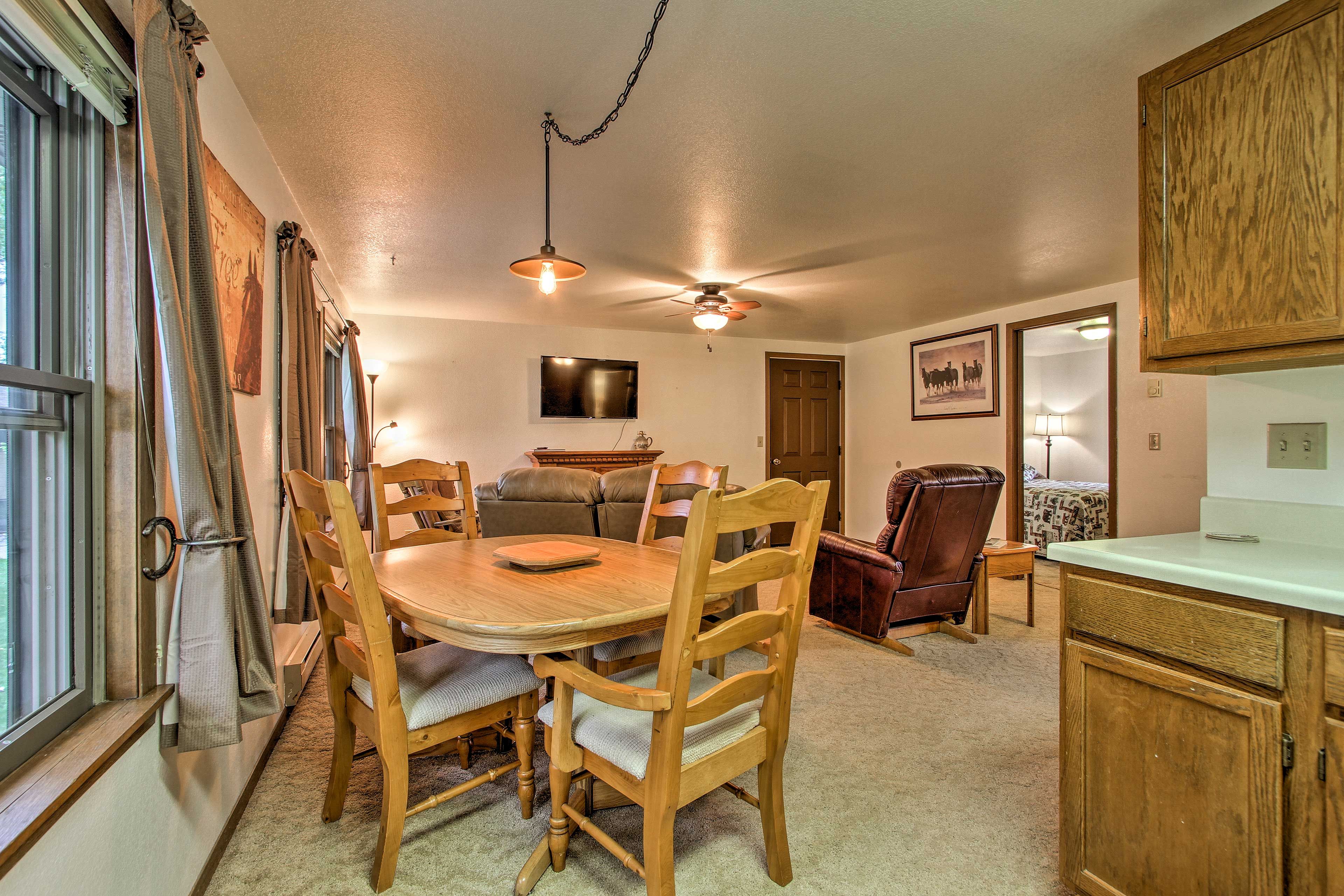 Dining Area | Dishware & Flatware Provided