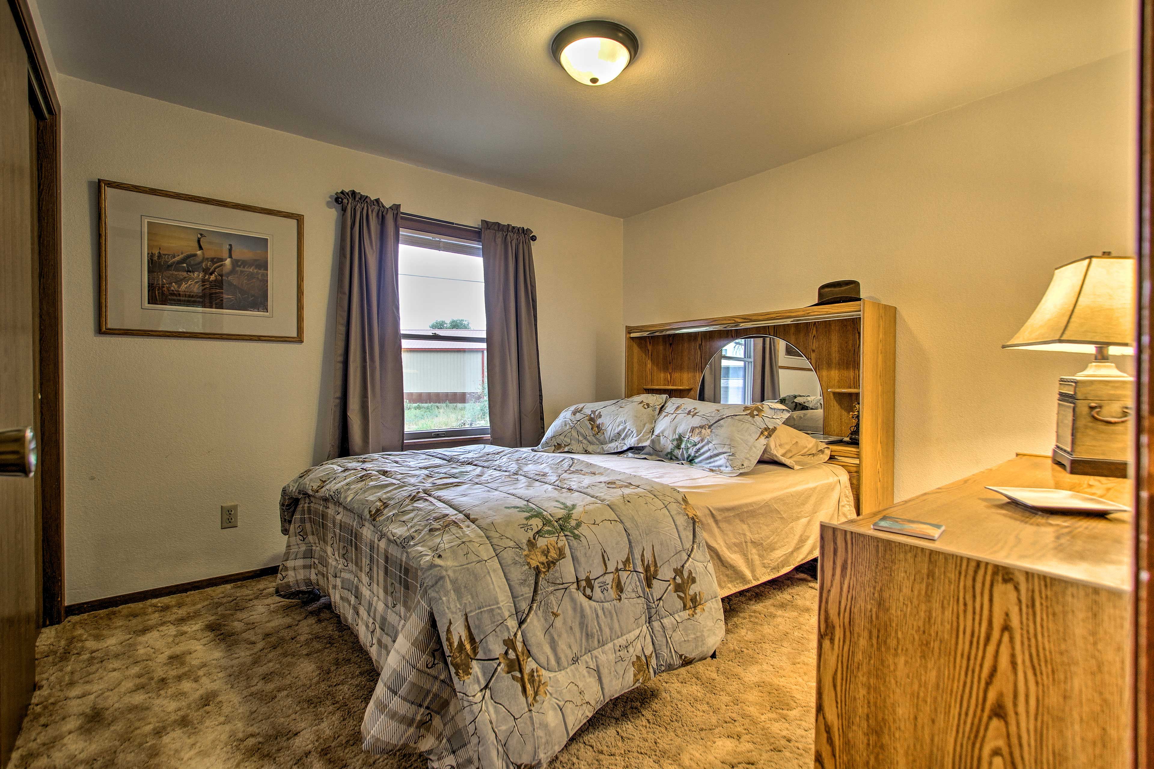 Bedroom 2 | Queen Bed