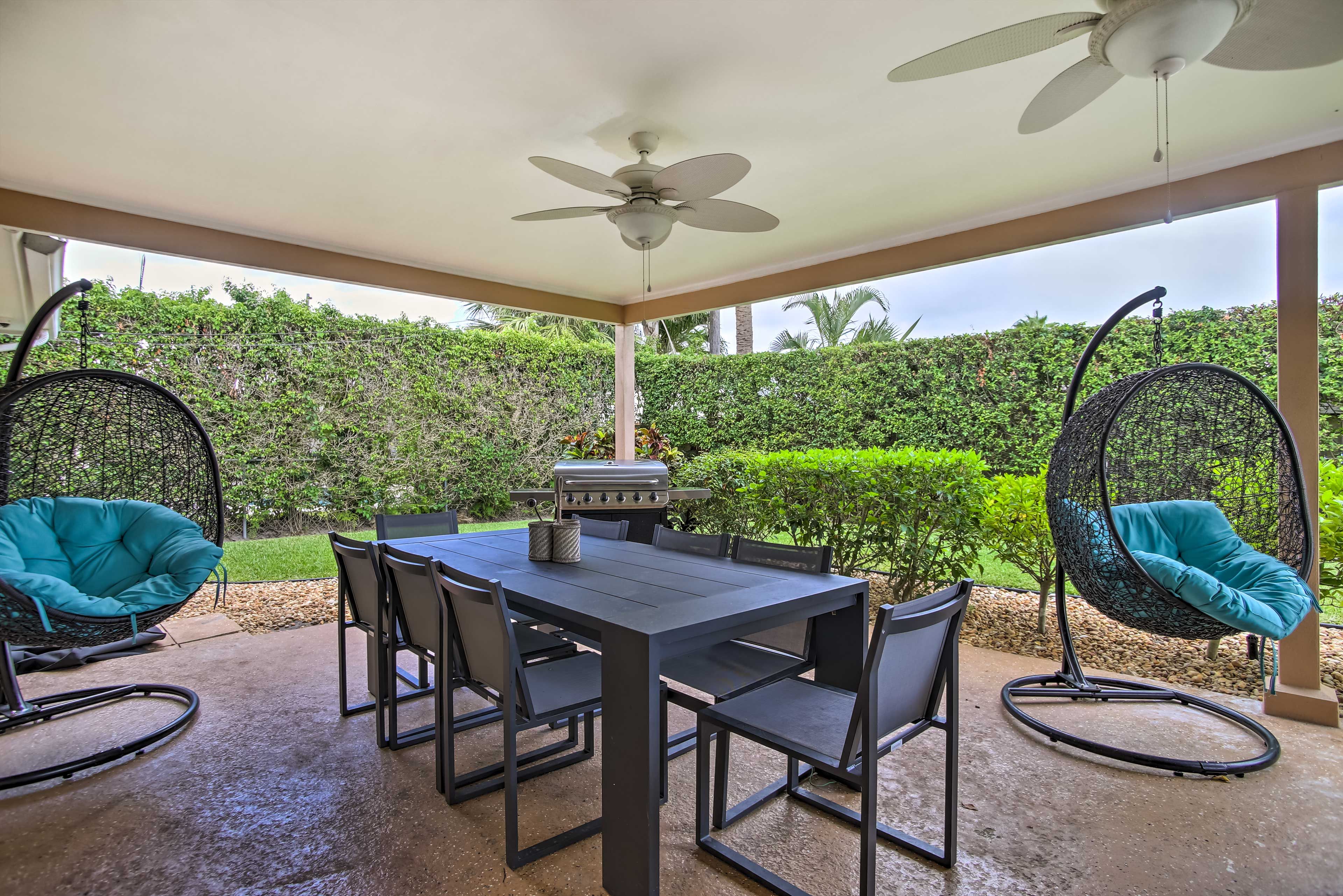 Covered Patio | Outdoor Dining | Gas Grill
