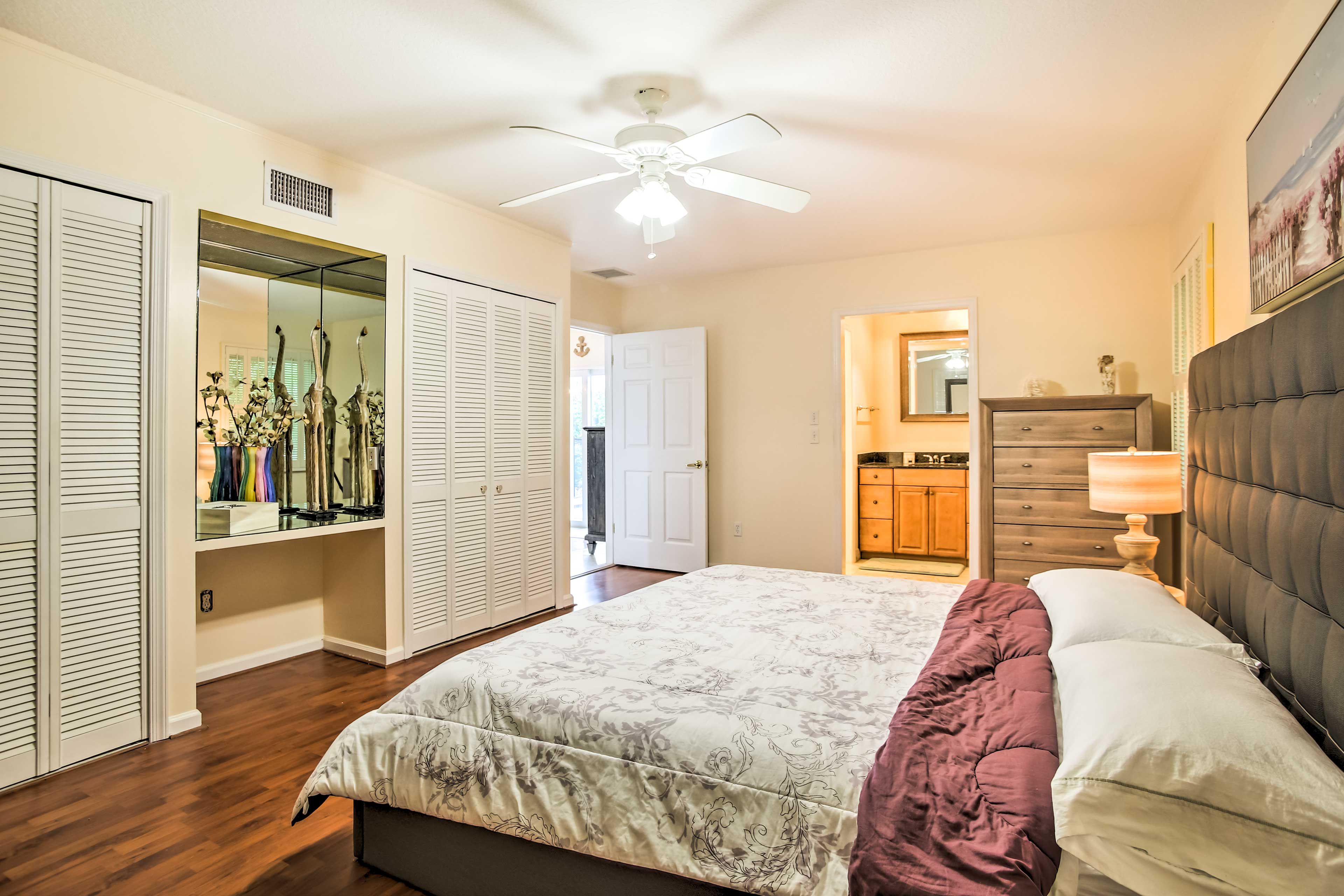 Bedroom 1 | King Bed | En-Suite Bathroom
