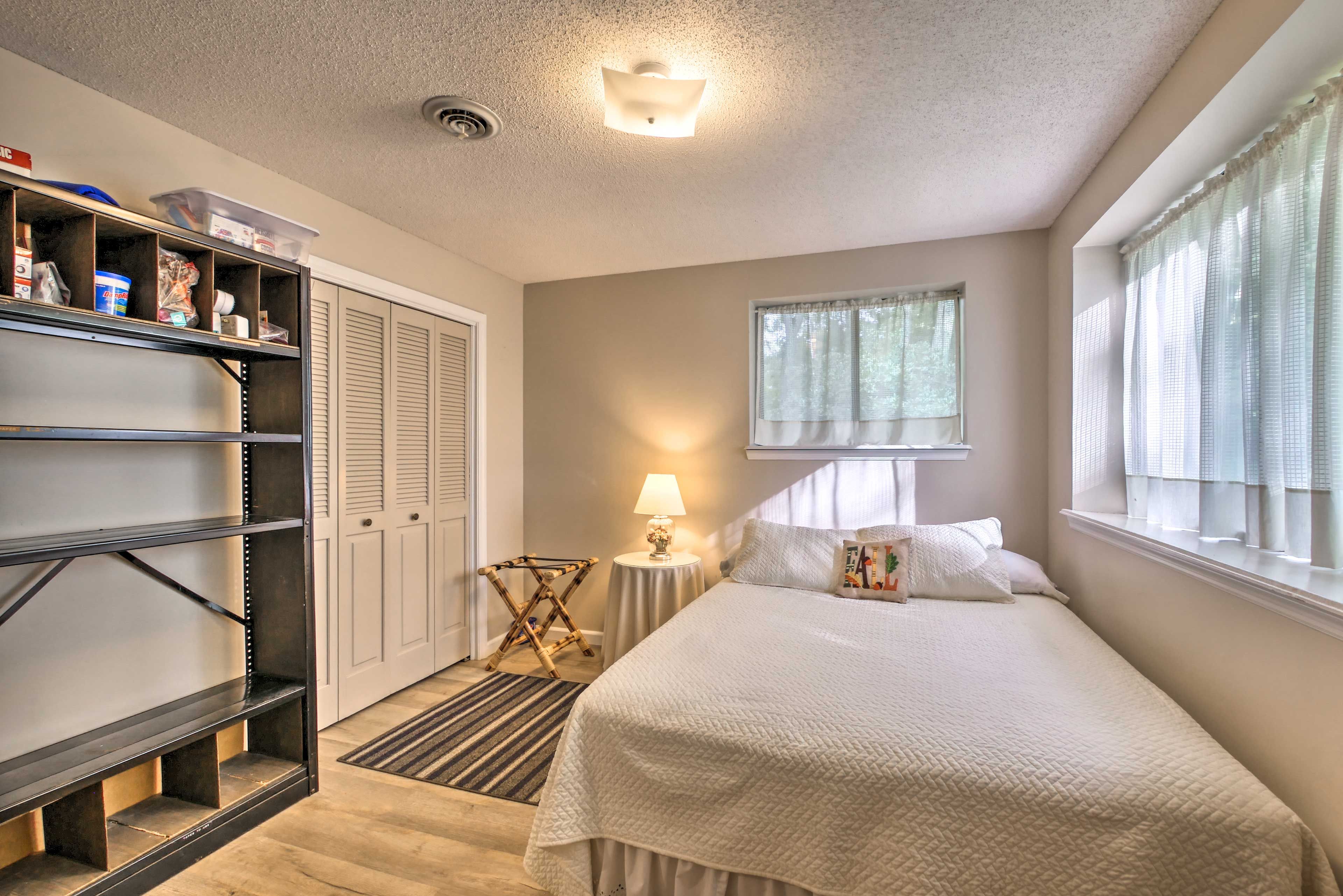 Bedroom 5 | Queen Bed