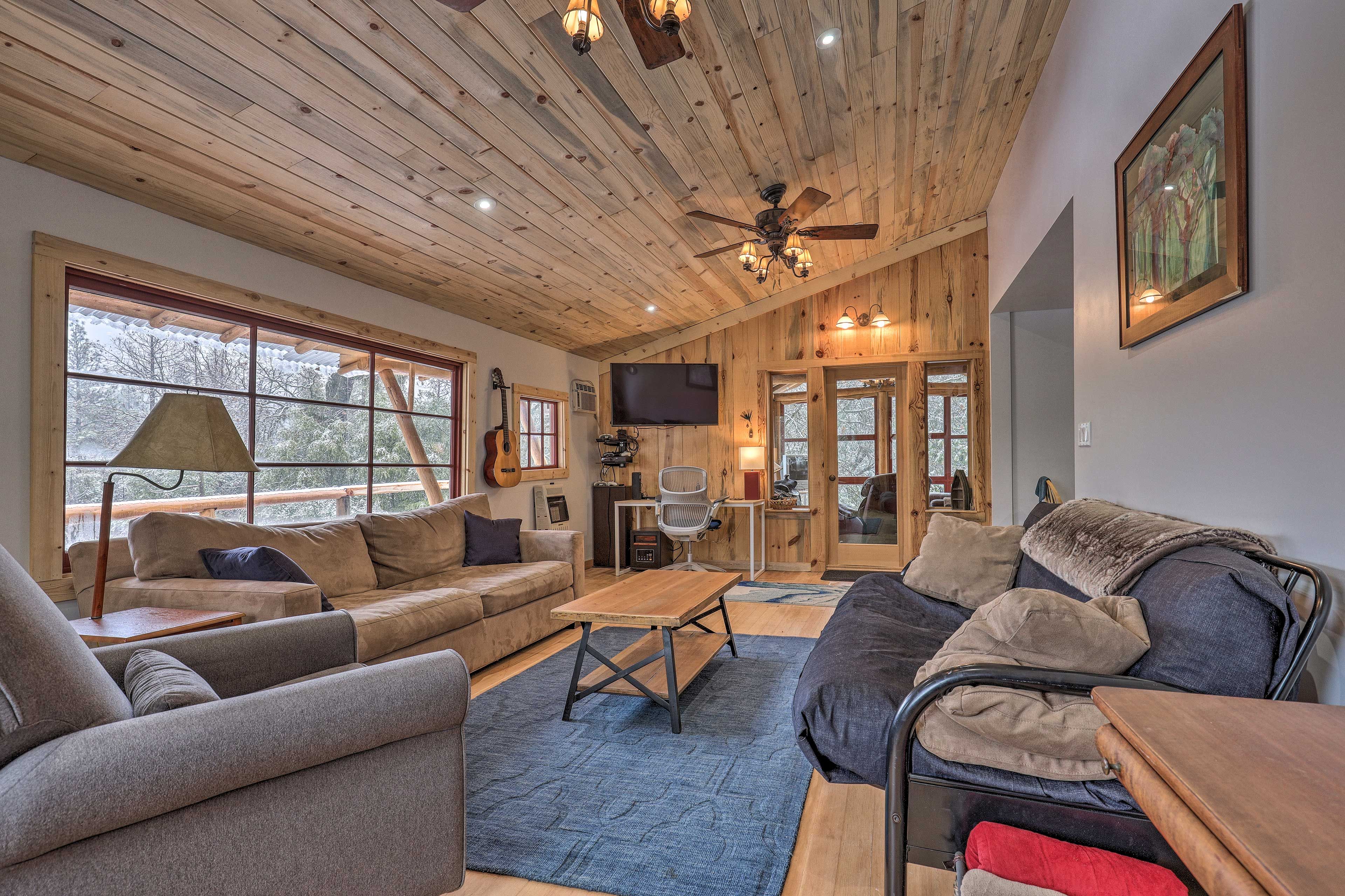 Living Area | Free WiFi