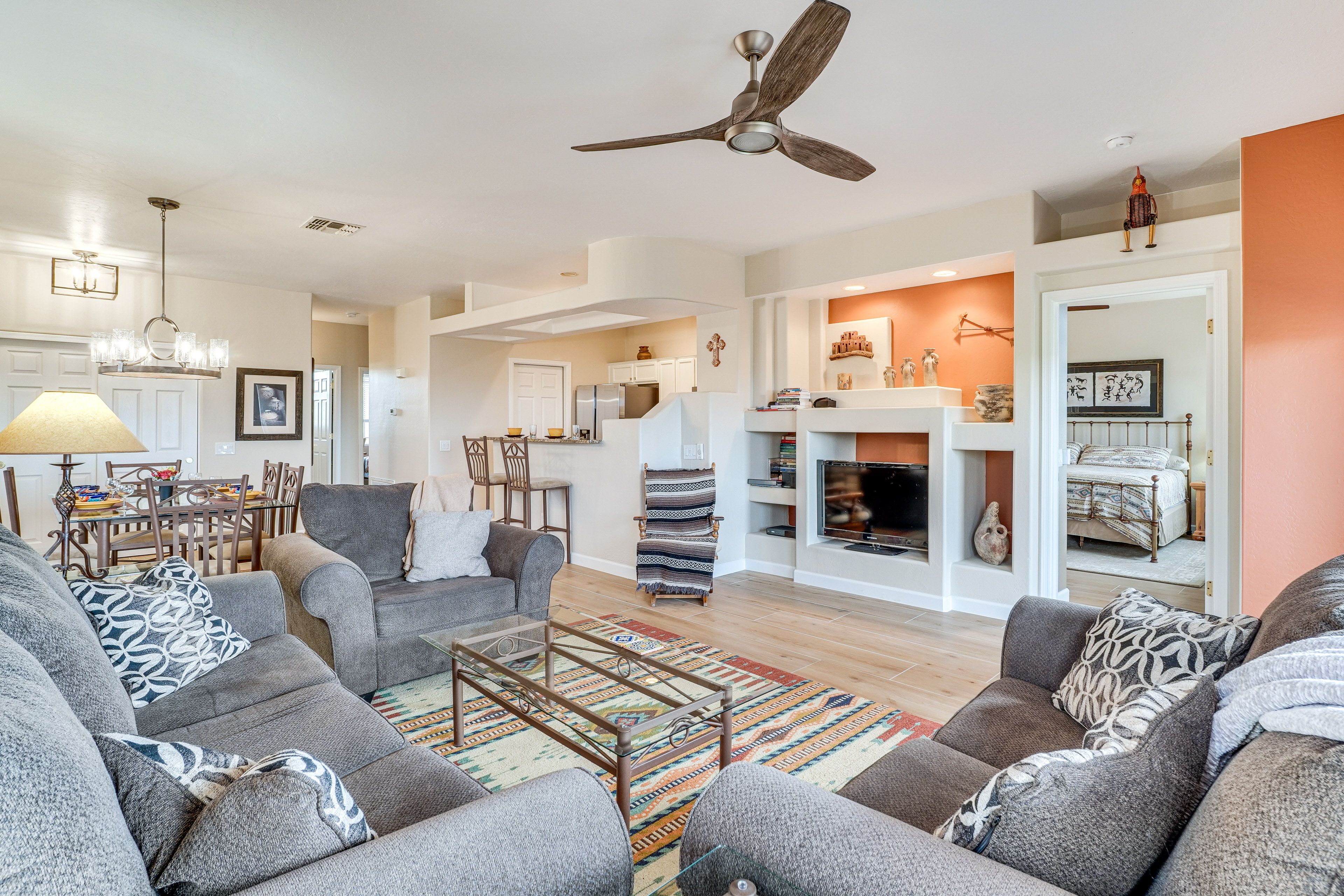 Living Room | Free WiFi | Cable TV