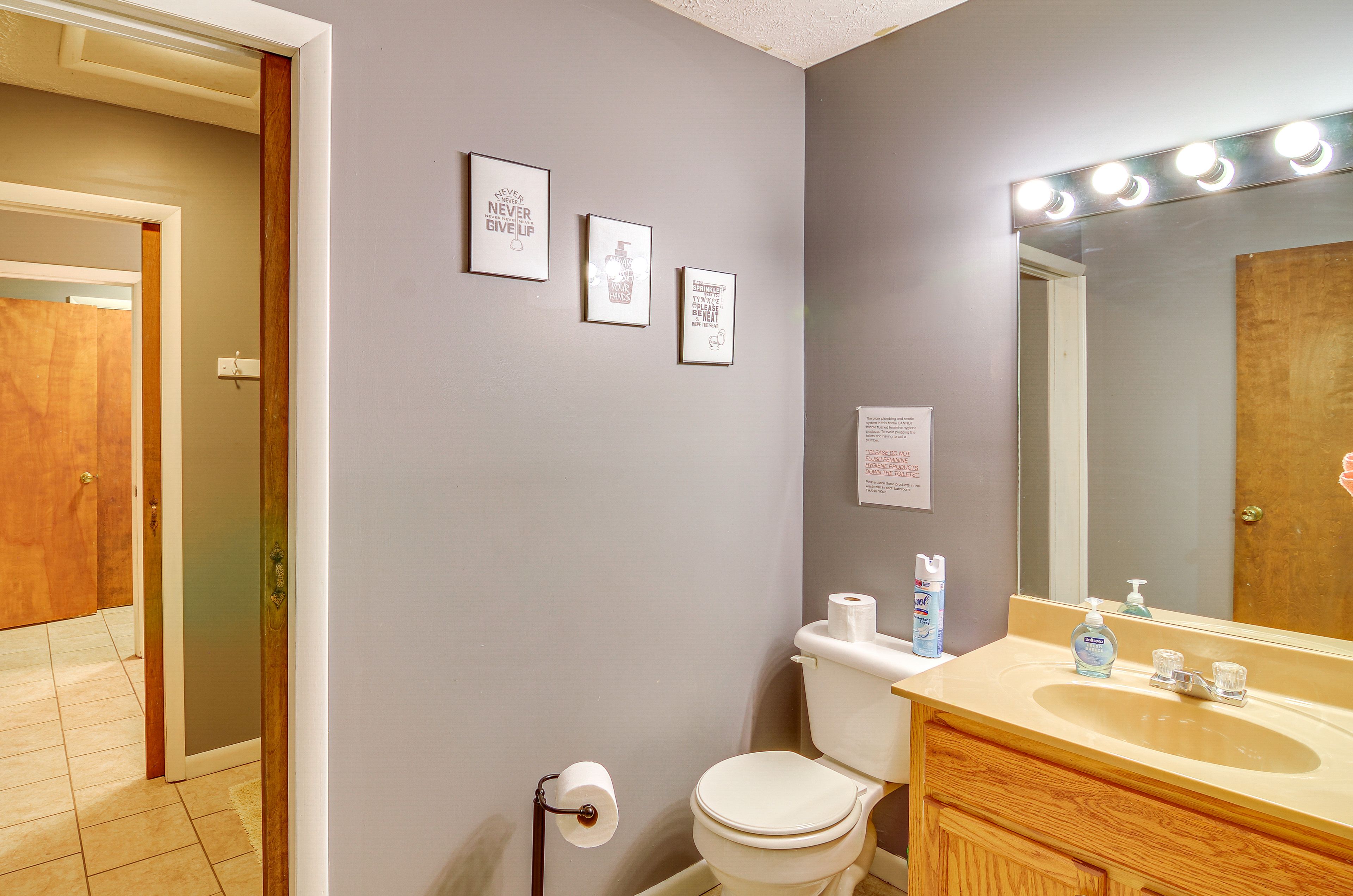 Full Bathroom | Complimentary Toiletries