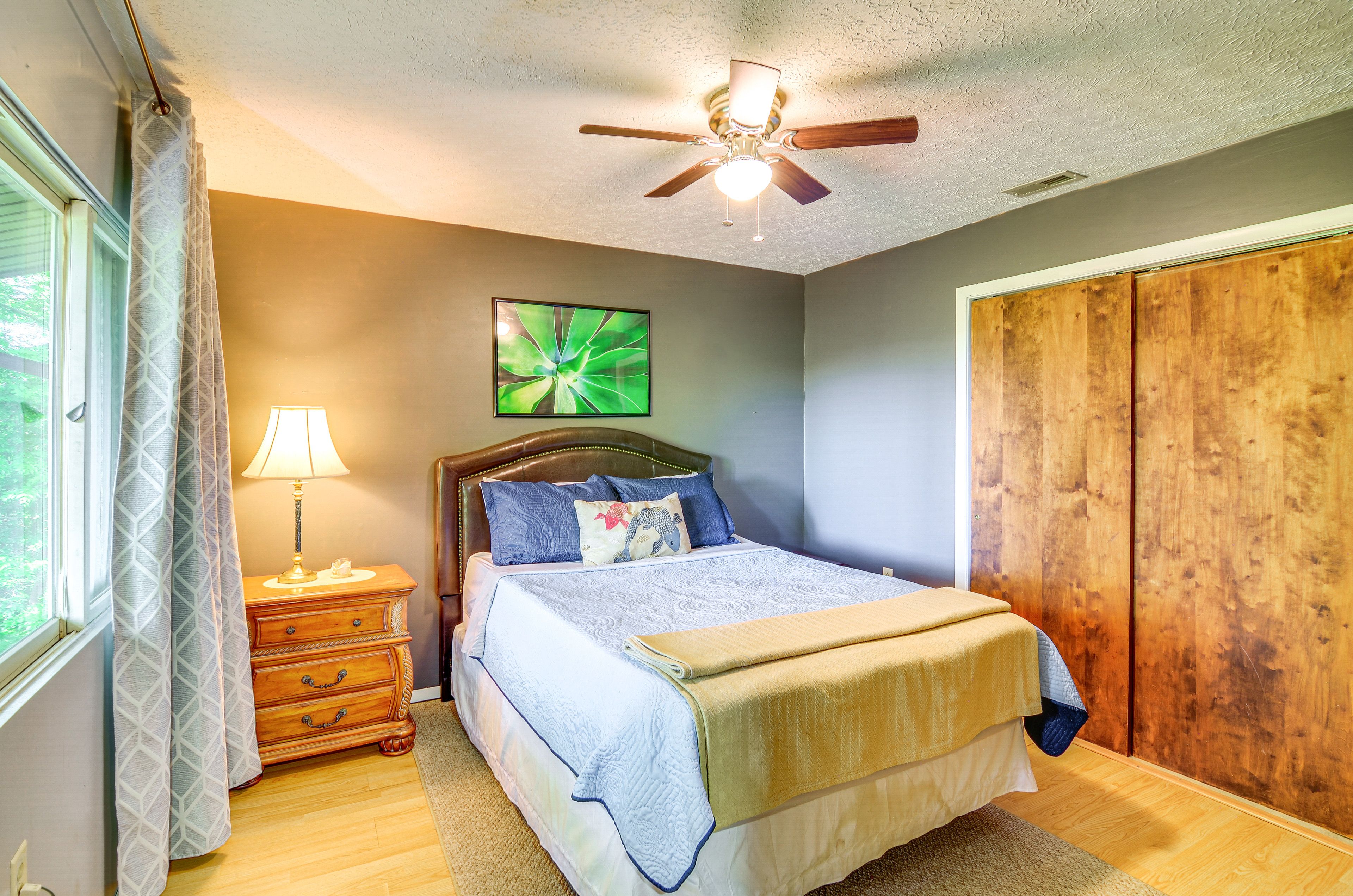 Bedroom 4 | Queen Bed