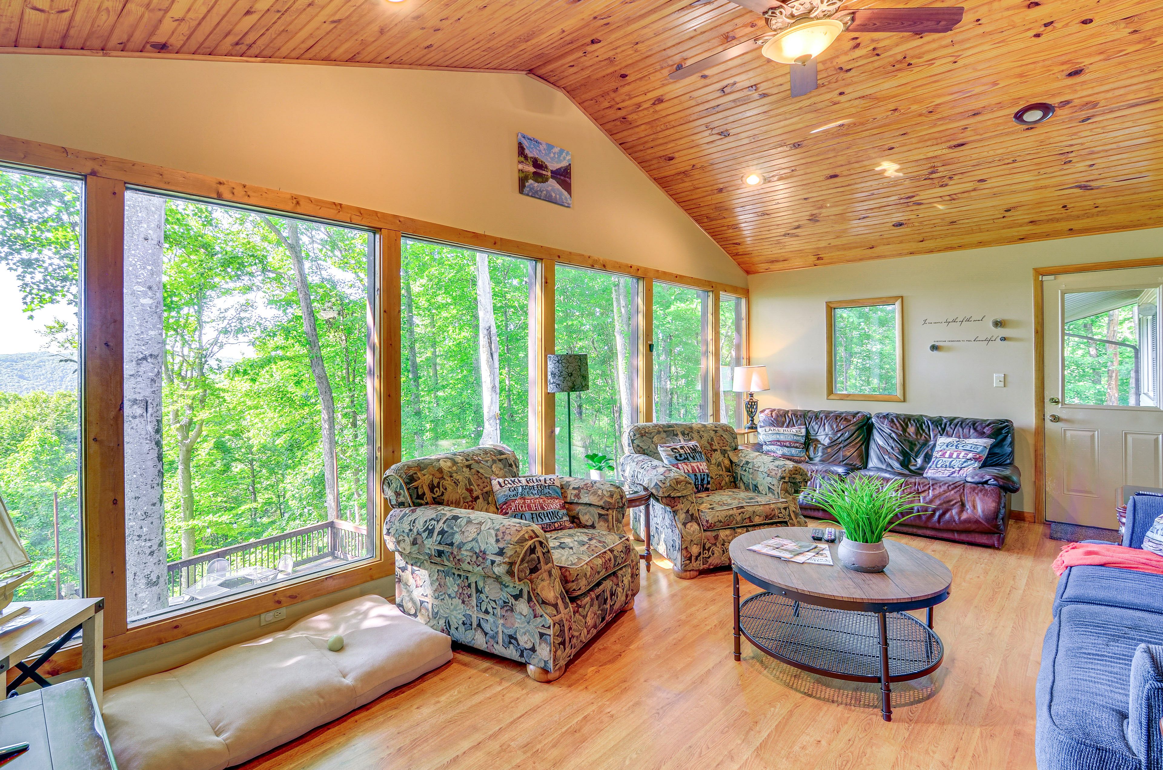 Living Room | Cable TV