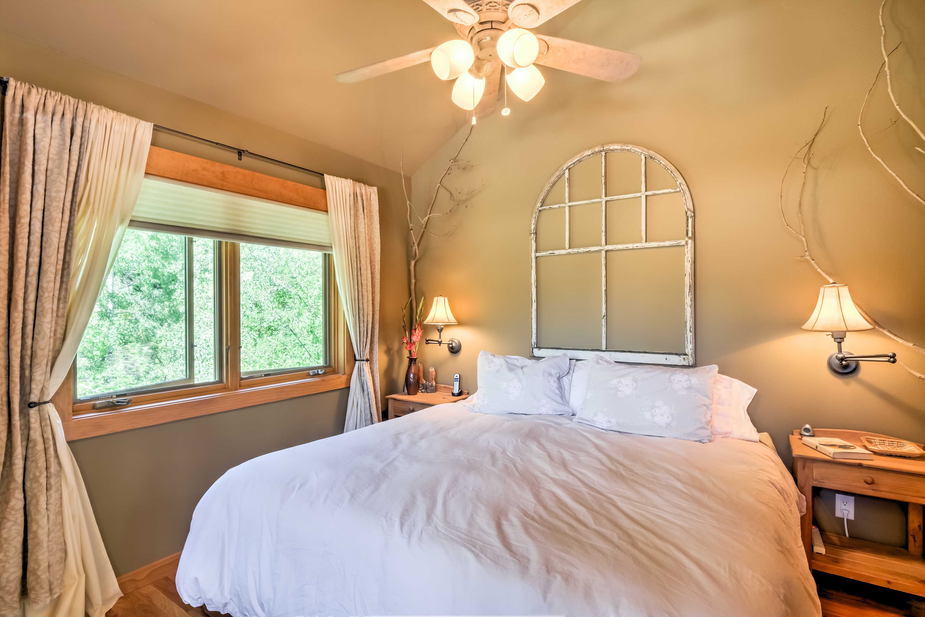 Bedroom 1 | King Bed