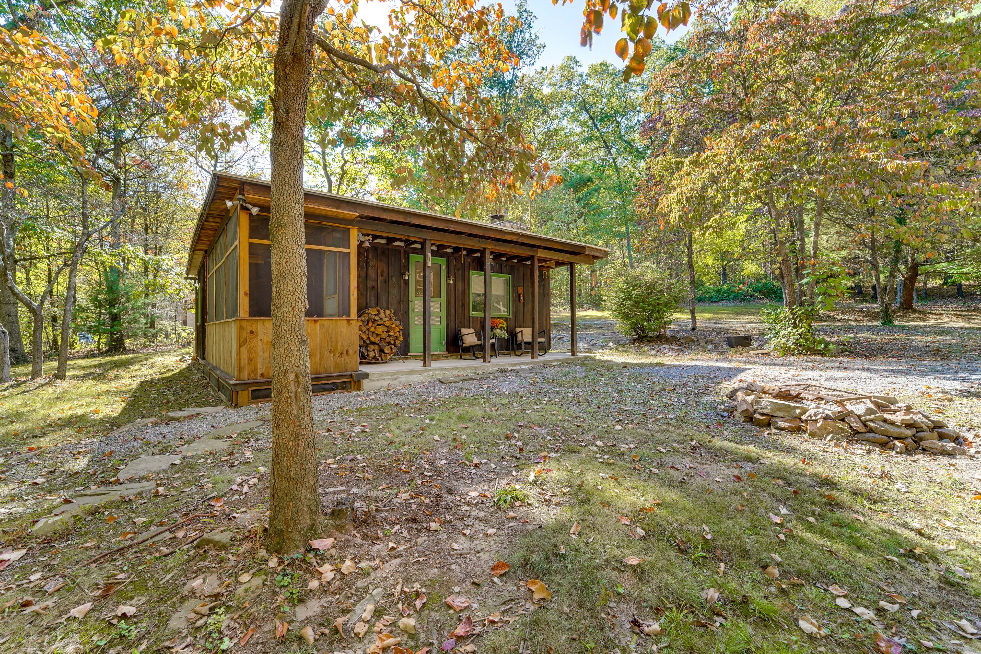 Bedford Vacation Rental | 2BR | 1BA | 1,040 Sq Ft | 1 Step to Access