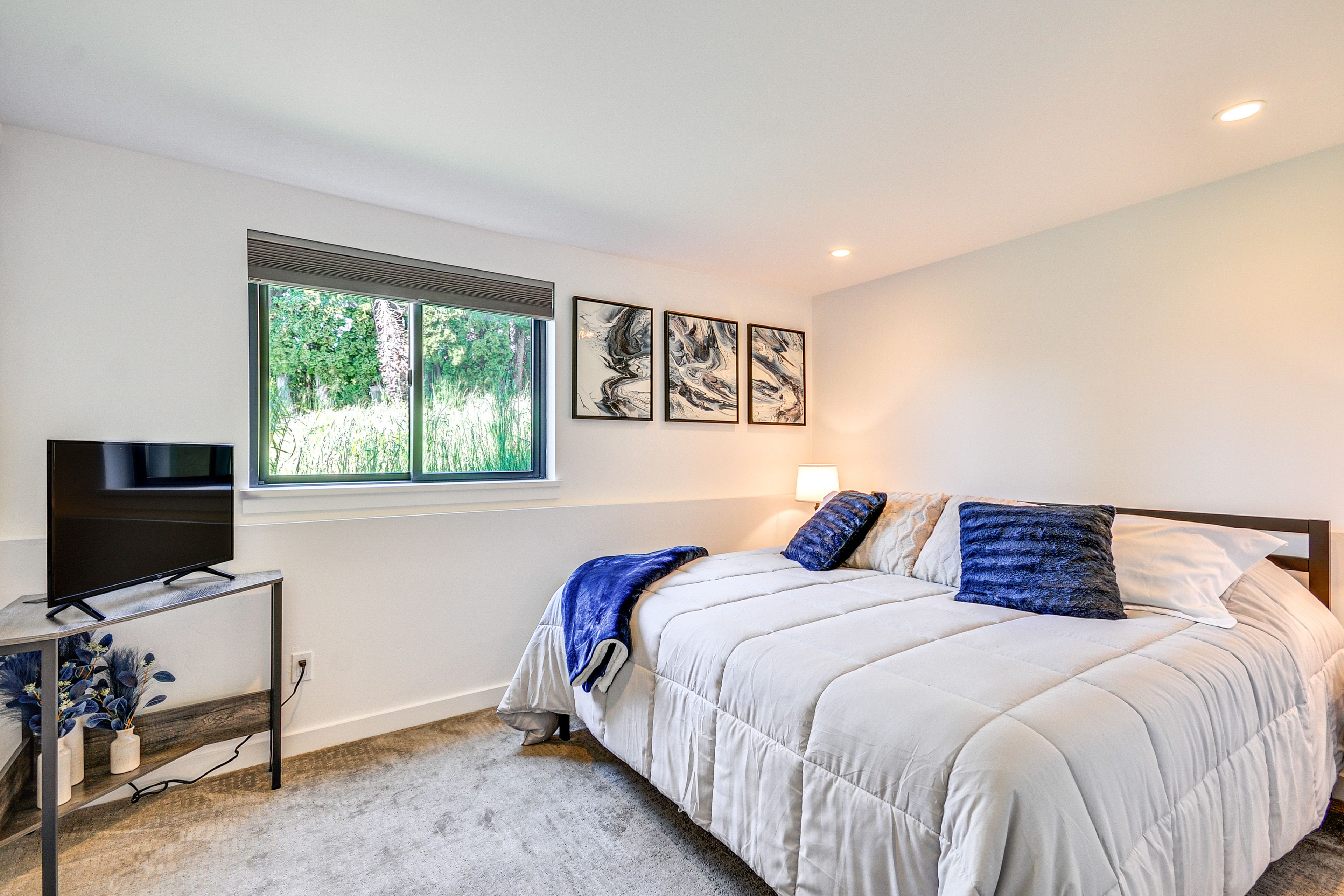 Bedroom 5 | King Bed