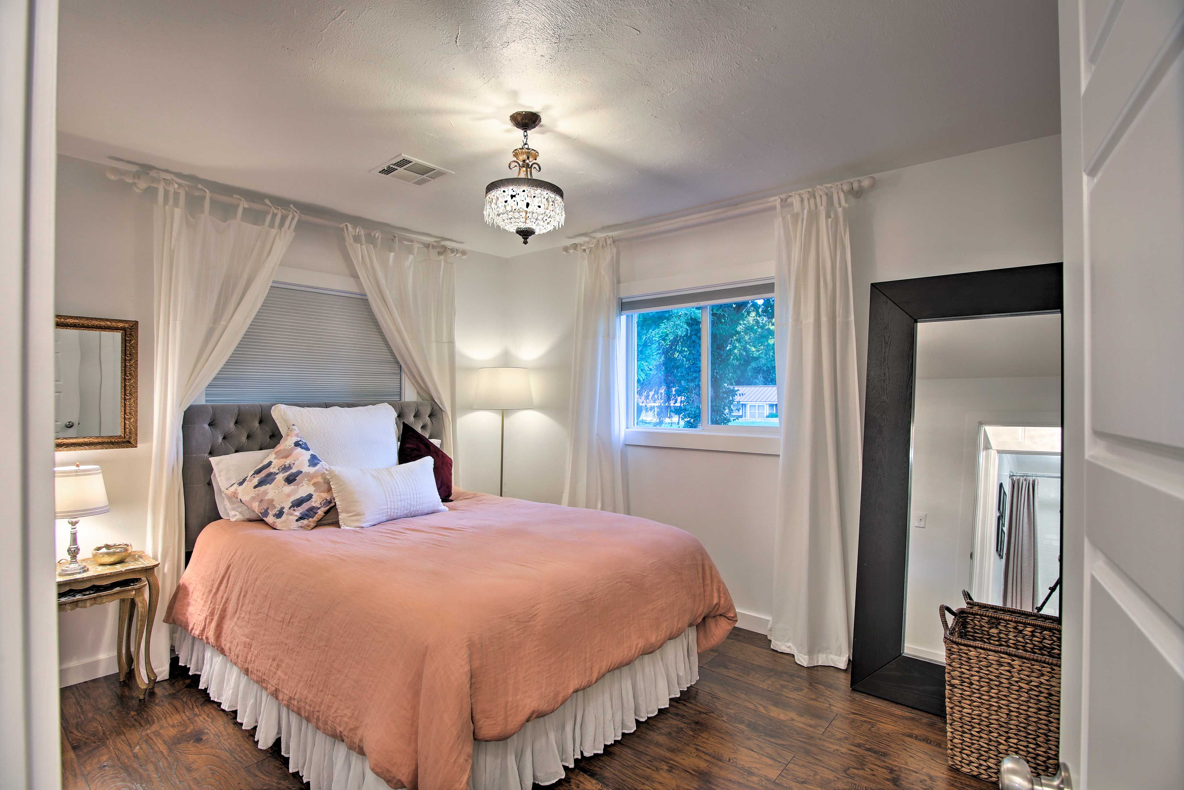 Bedroom 2 | Queen Bed