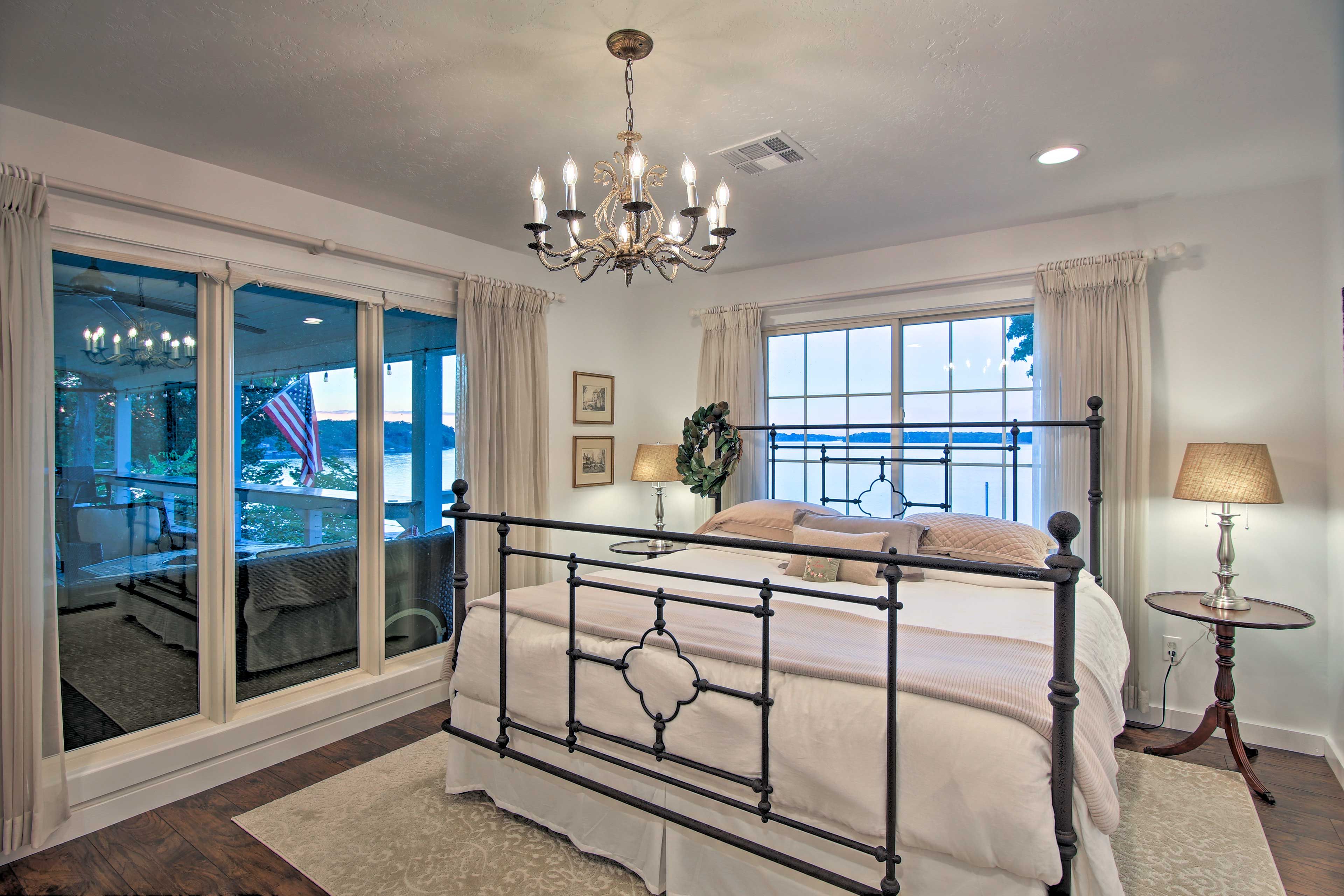Bedroom 1 | King Bed