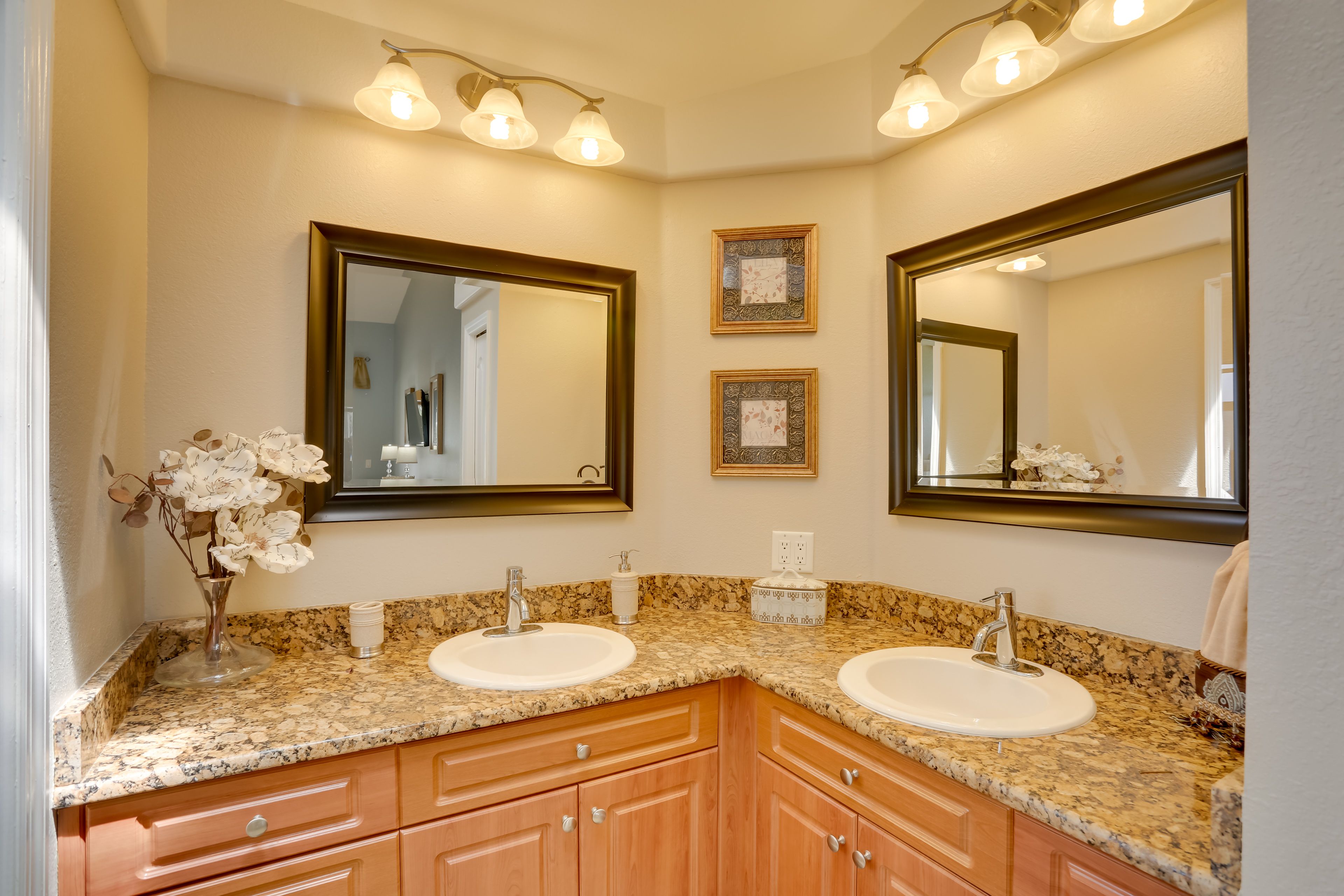 Full Bathroom | Towels & Linens Provided