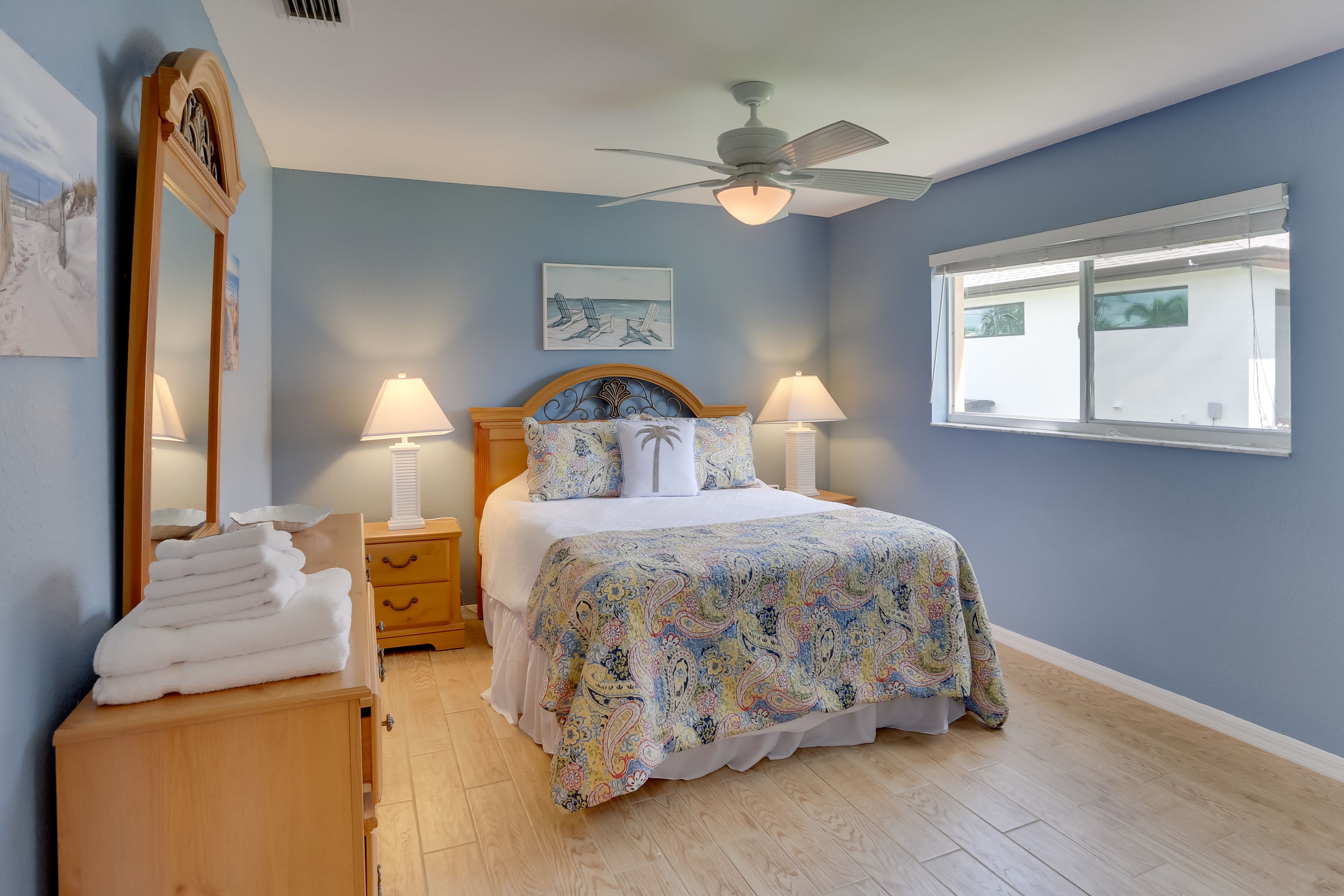 Bedroom 2 | Queen Bed