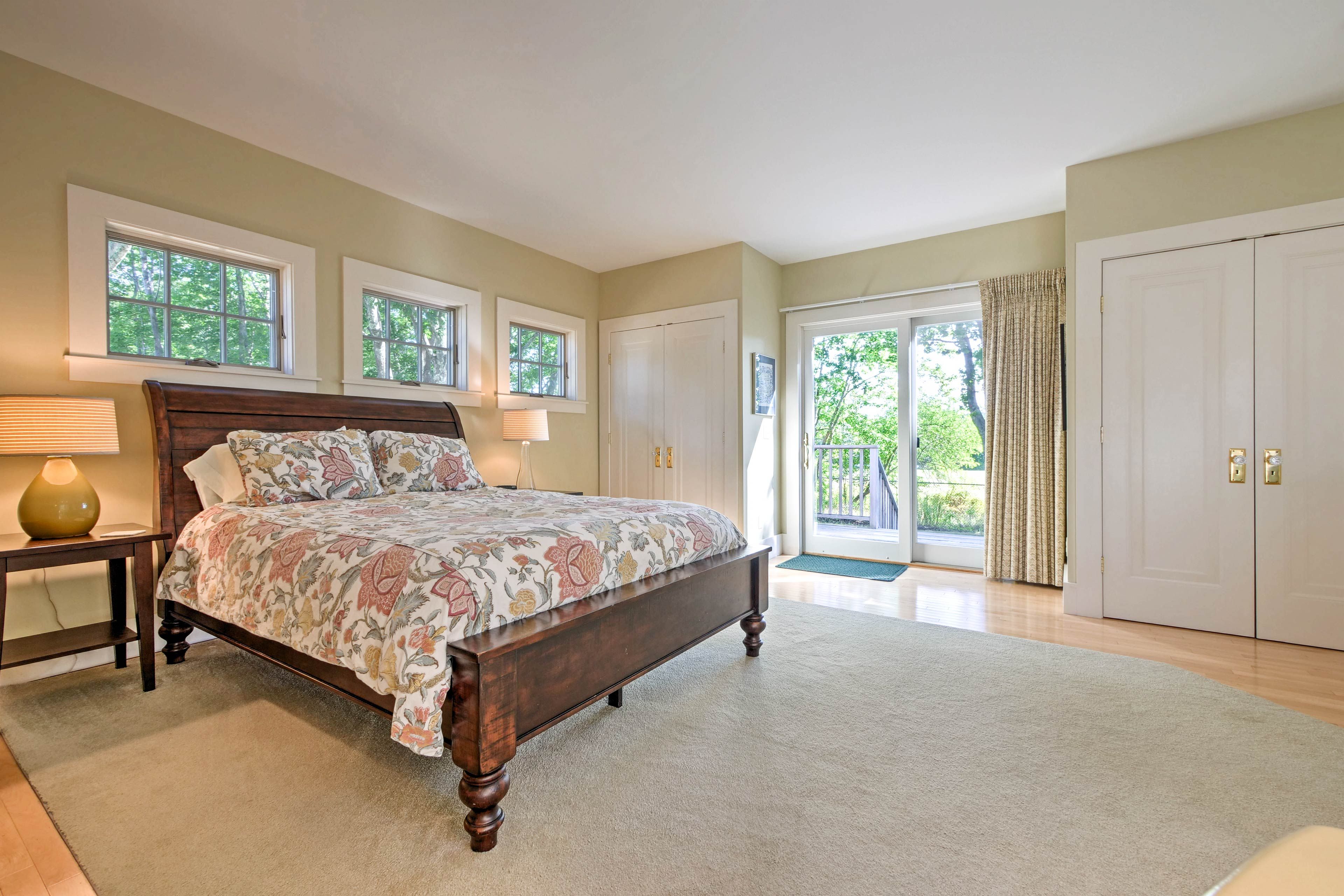 Bedroom 1 | Queen Bed