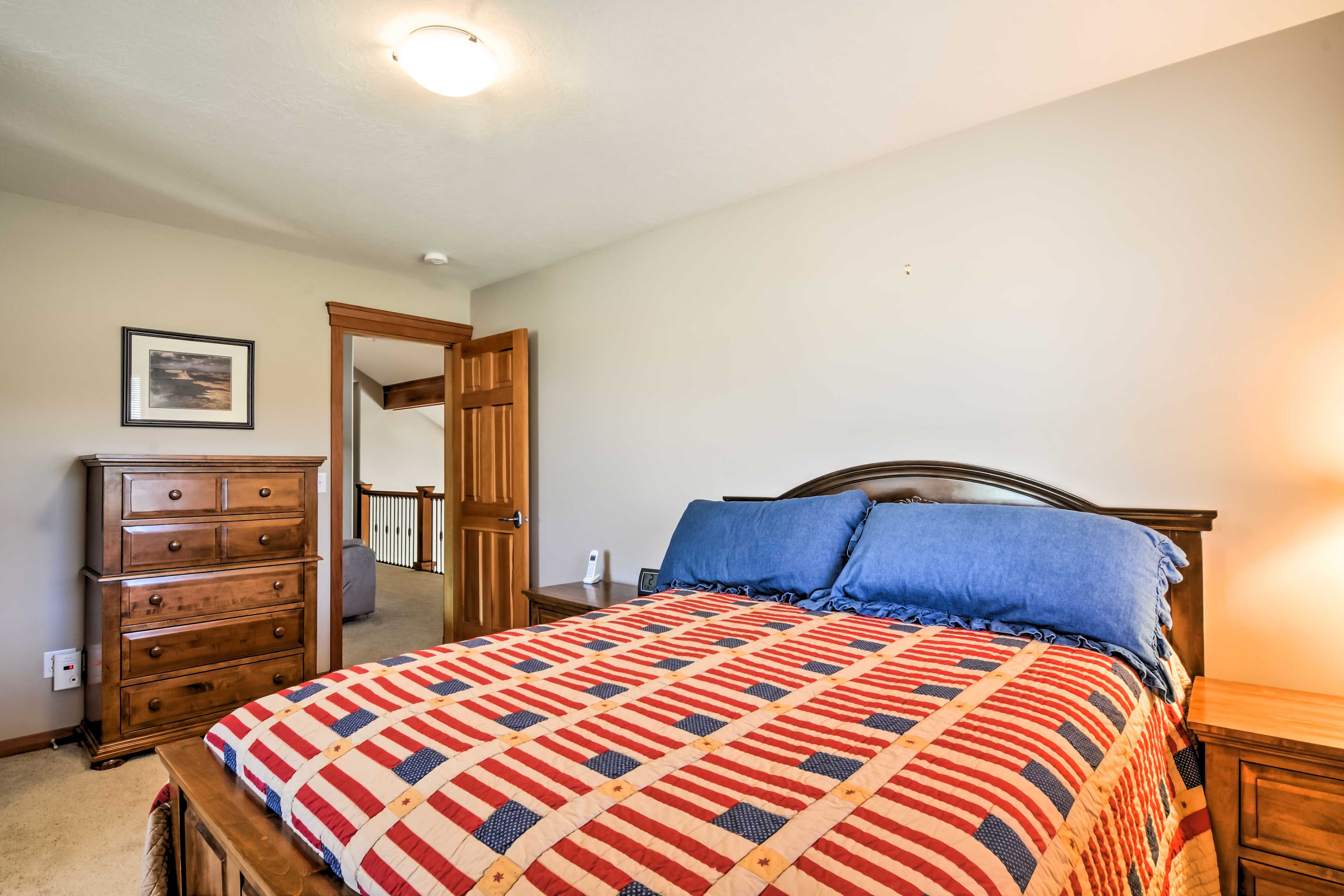Bedroom 4 | Queen Bed