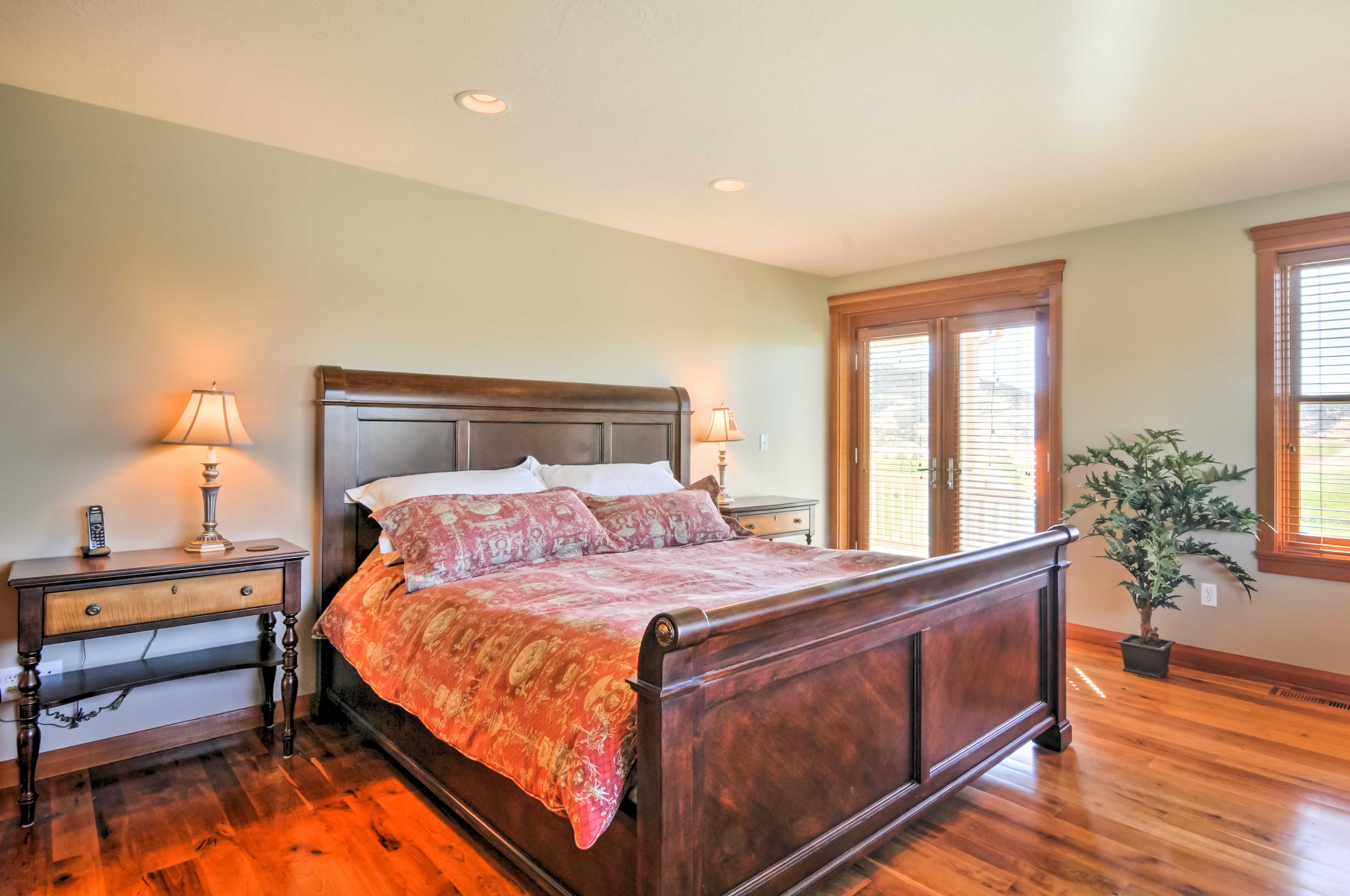 Bedroom 1 | King Bed