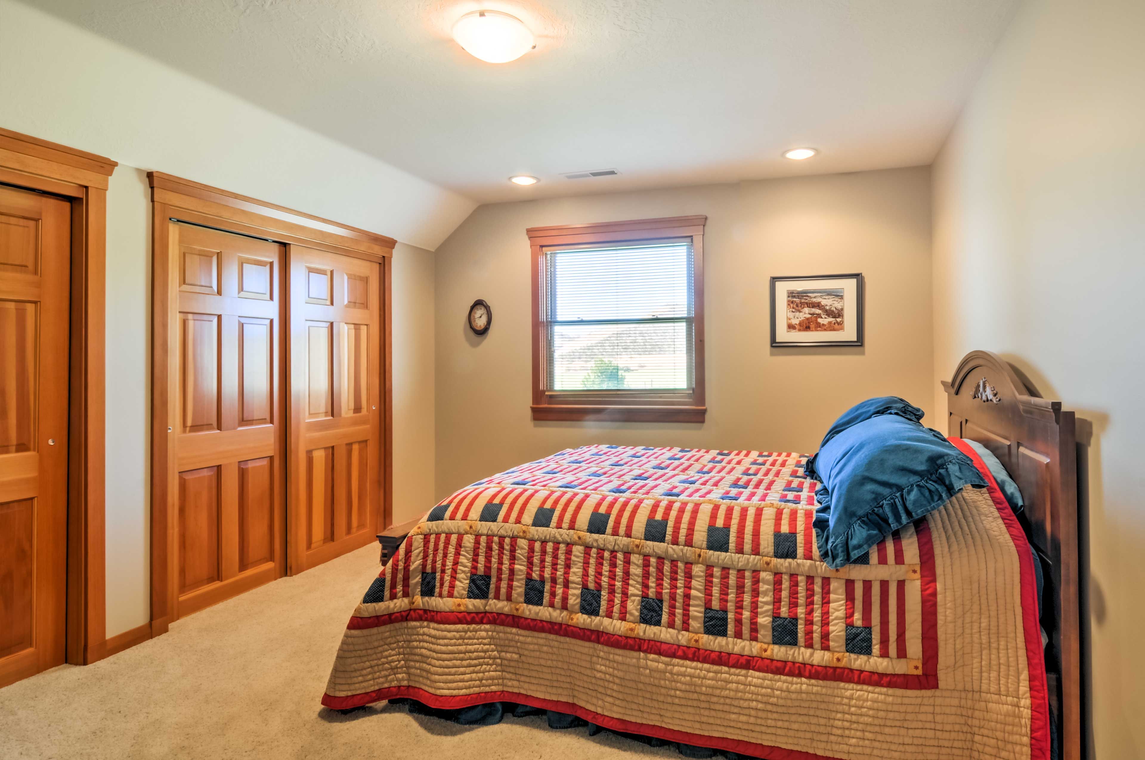 Bedroom 3 | Queen Bed