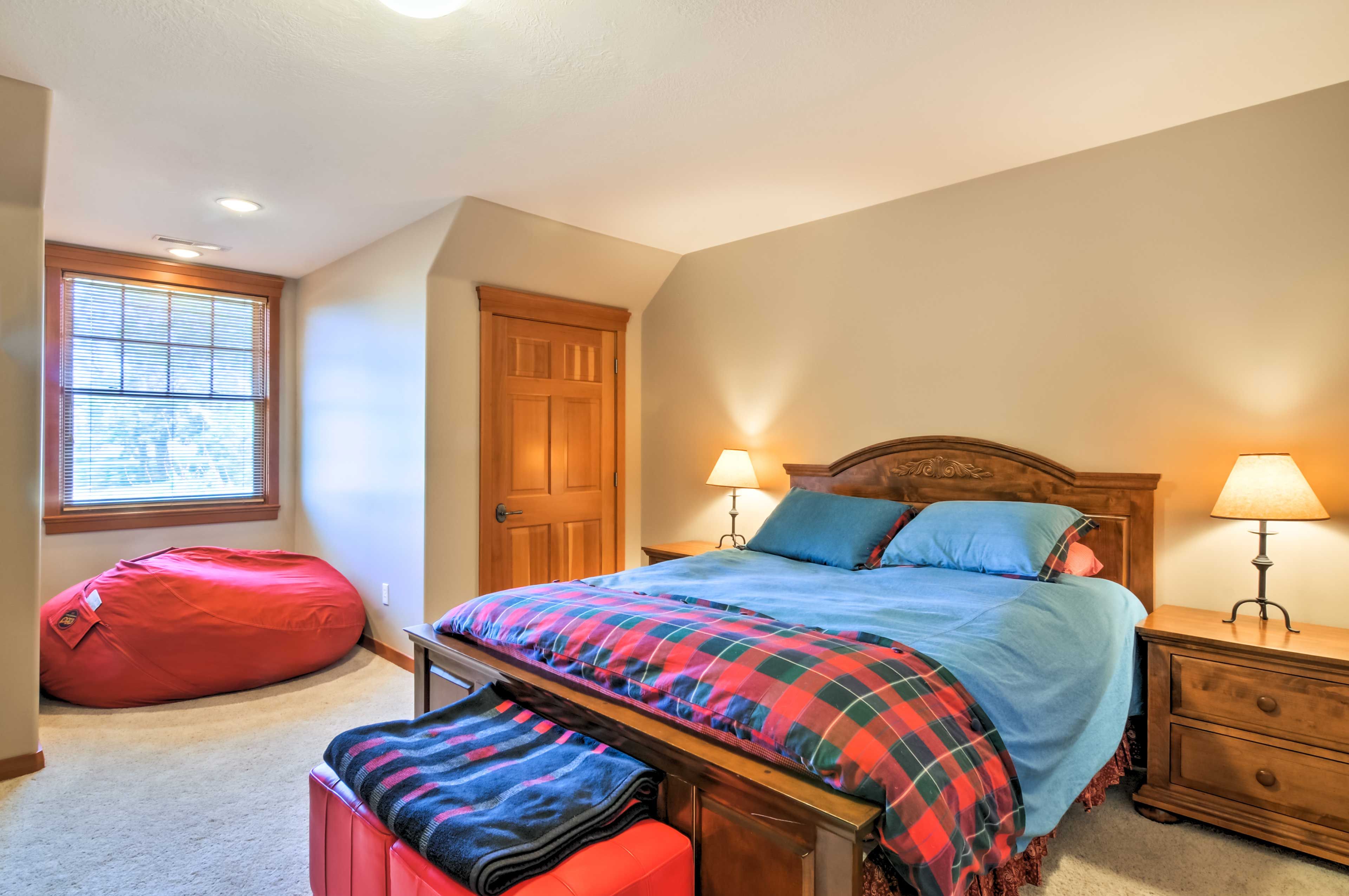 Bedroom 2 | Queen Bed