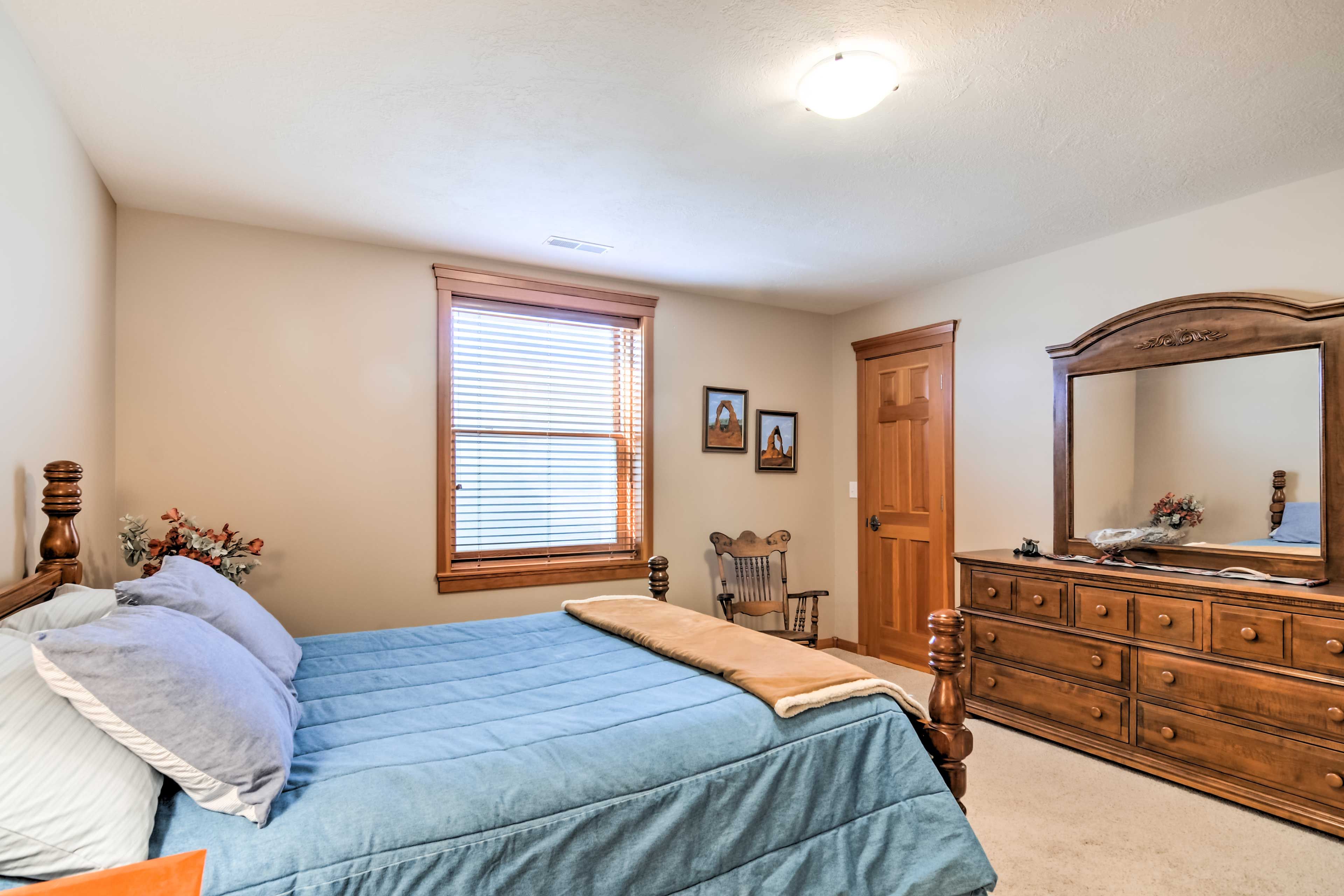 Bedroom 5 | Queen Bed