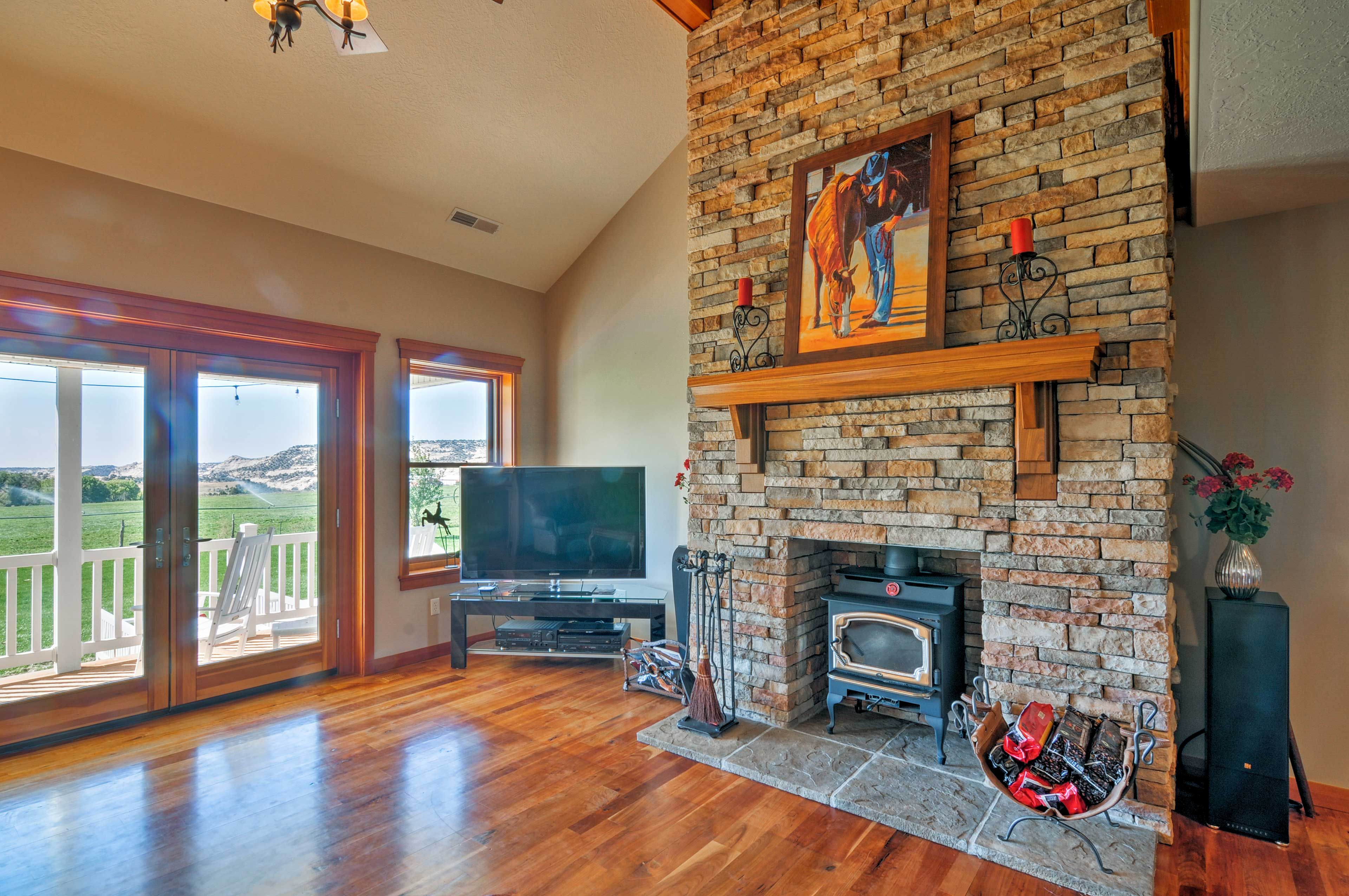 Living Room | Wood-Burning Stove | Air Conditioning | Heating