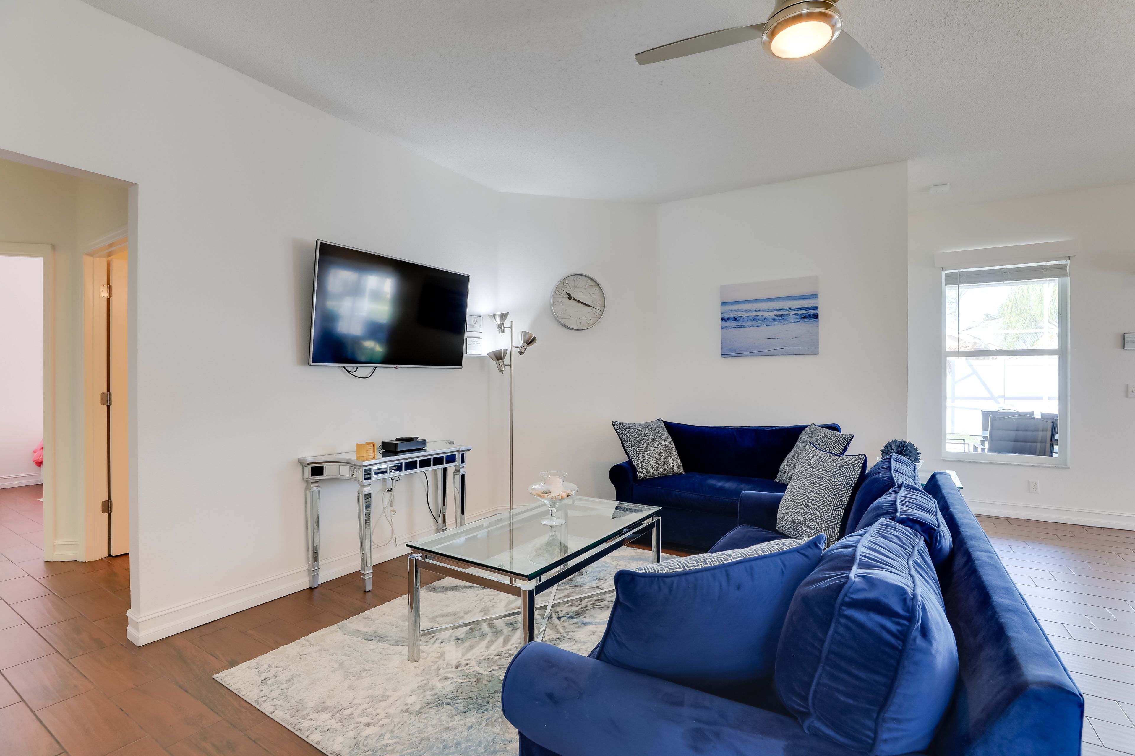 Living Room 1 | Sleeper Sofa | Free WiFi | Central A/C | Smart TV