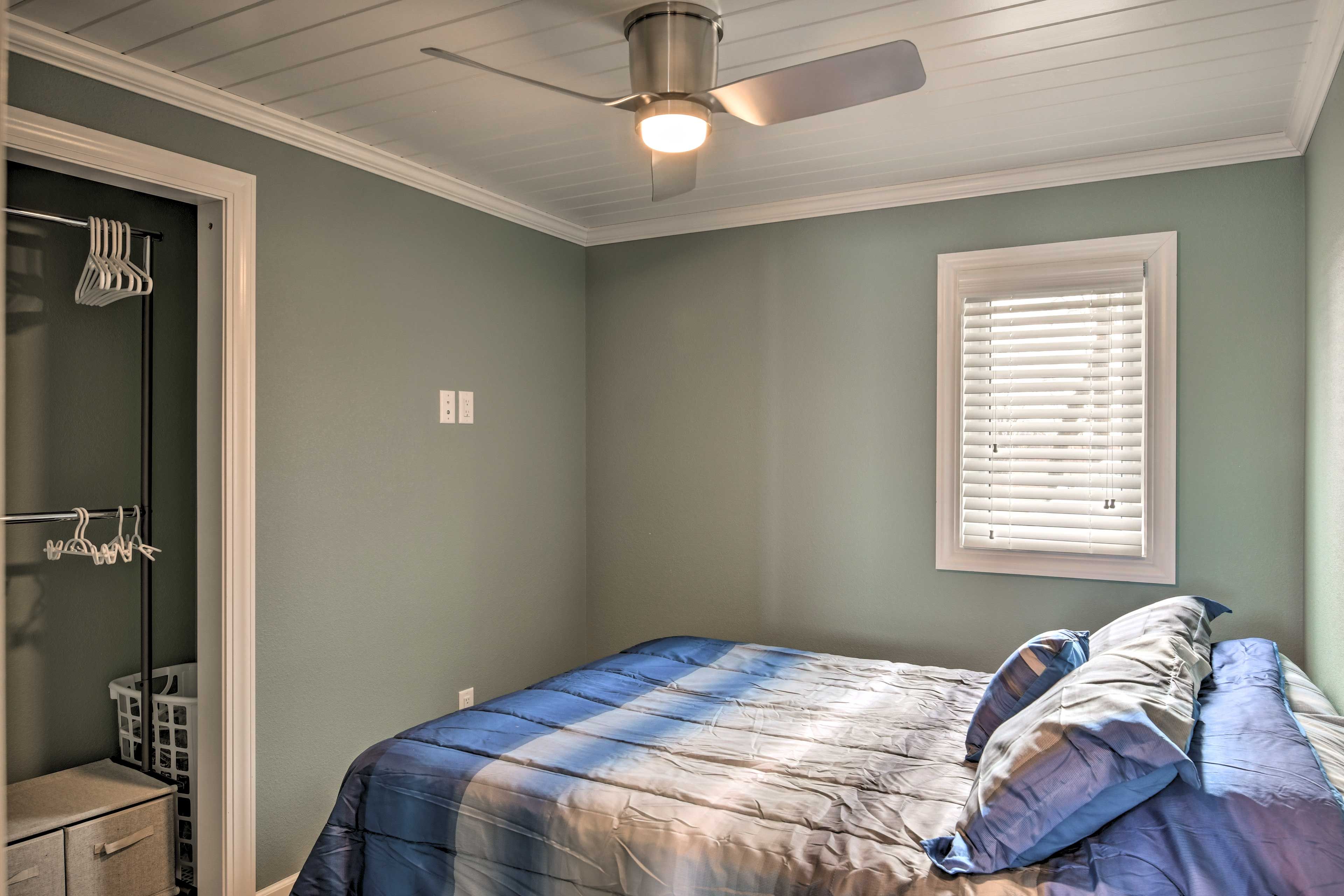 Bedroom 1 | Queen Bed