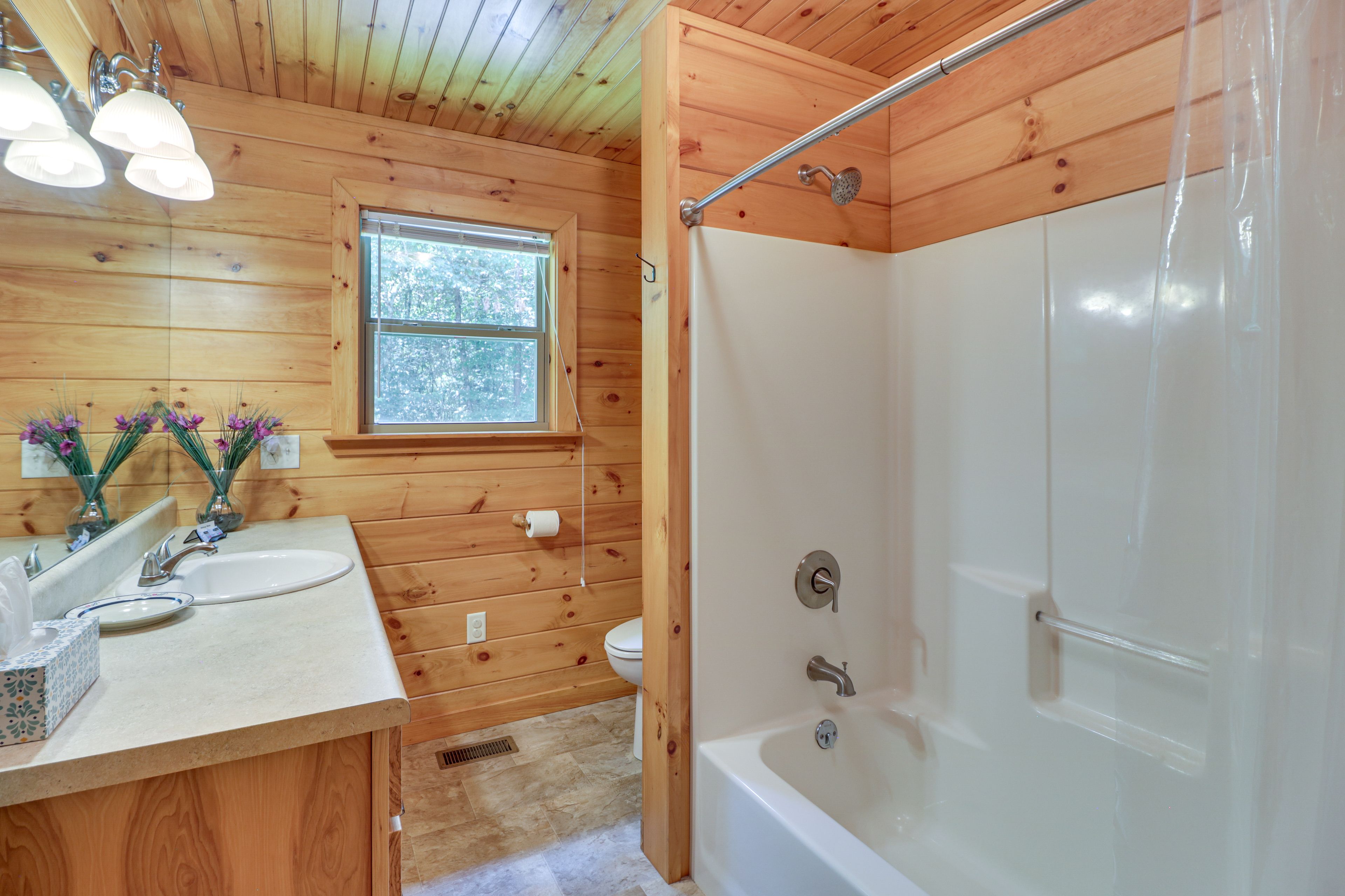 En-Suite Bathroom | Complimentary Toiletries
