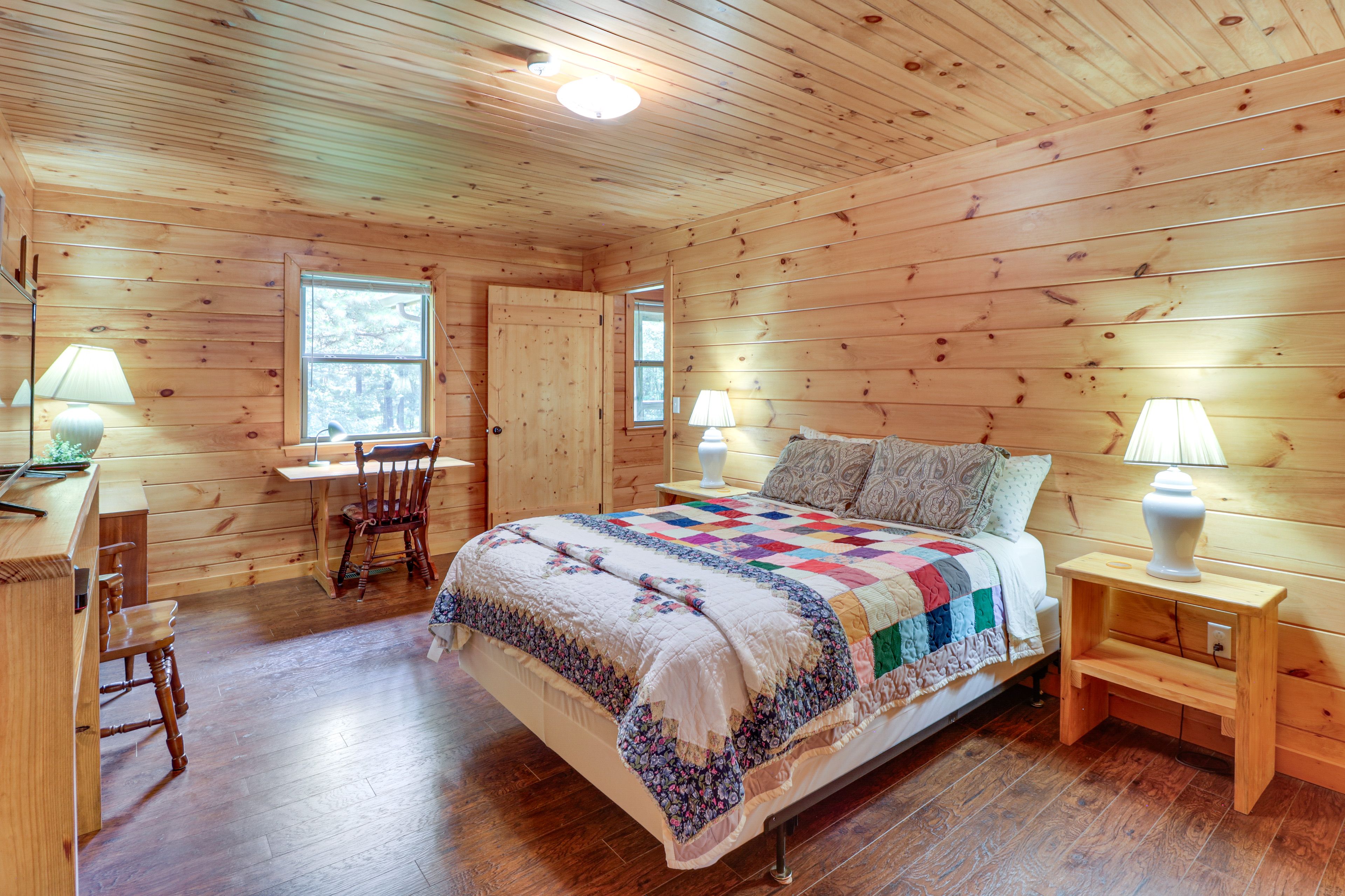 Bedroom 2 | Queen Bed