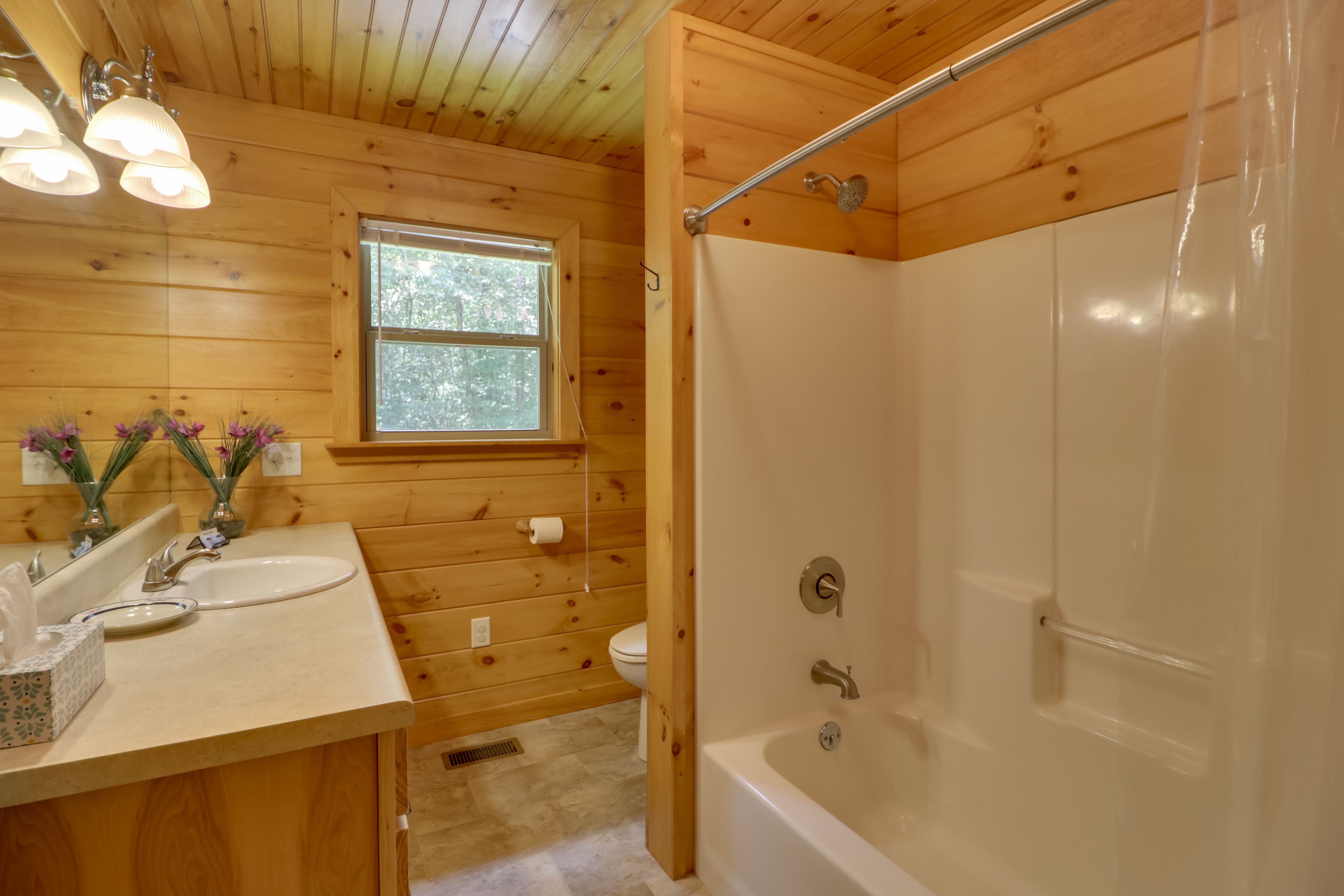 En-Suite Bathroom | Complimentary Toiletries