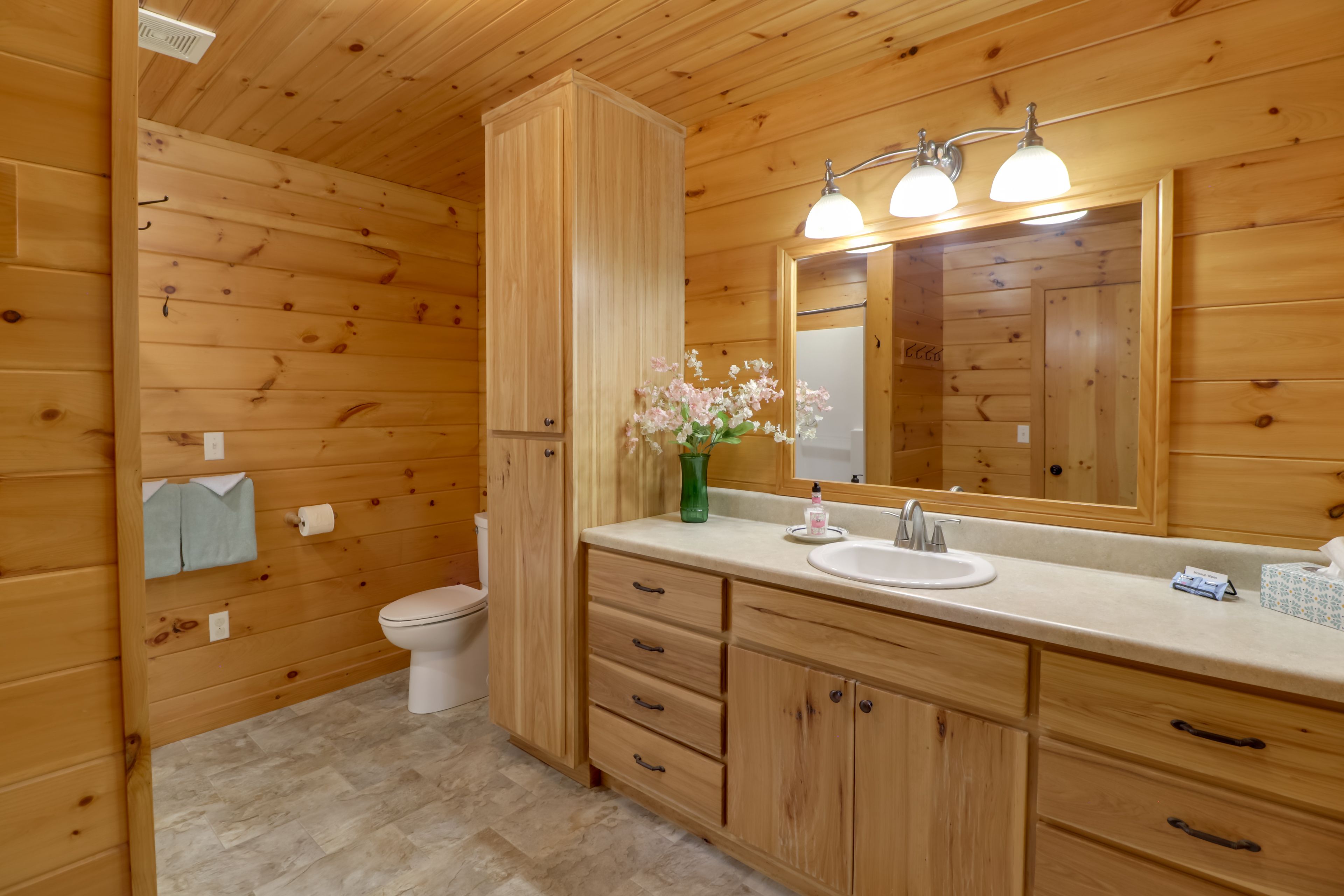 En-Suite Bathroom | Linens/Towels