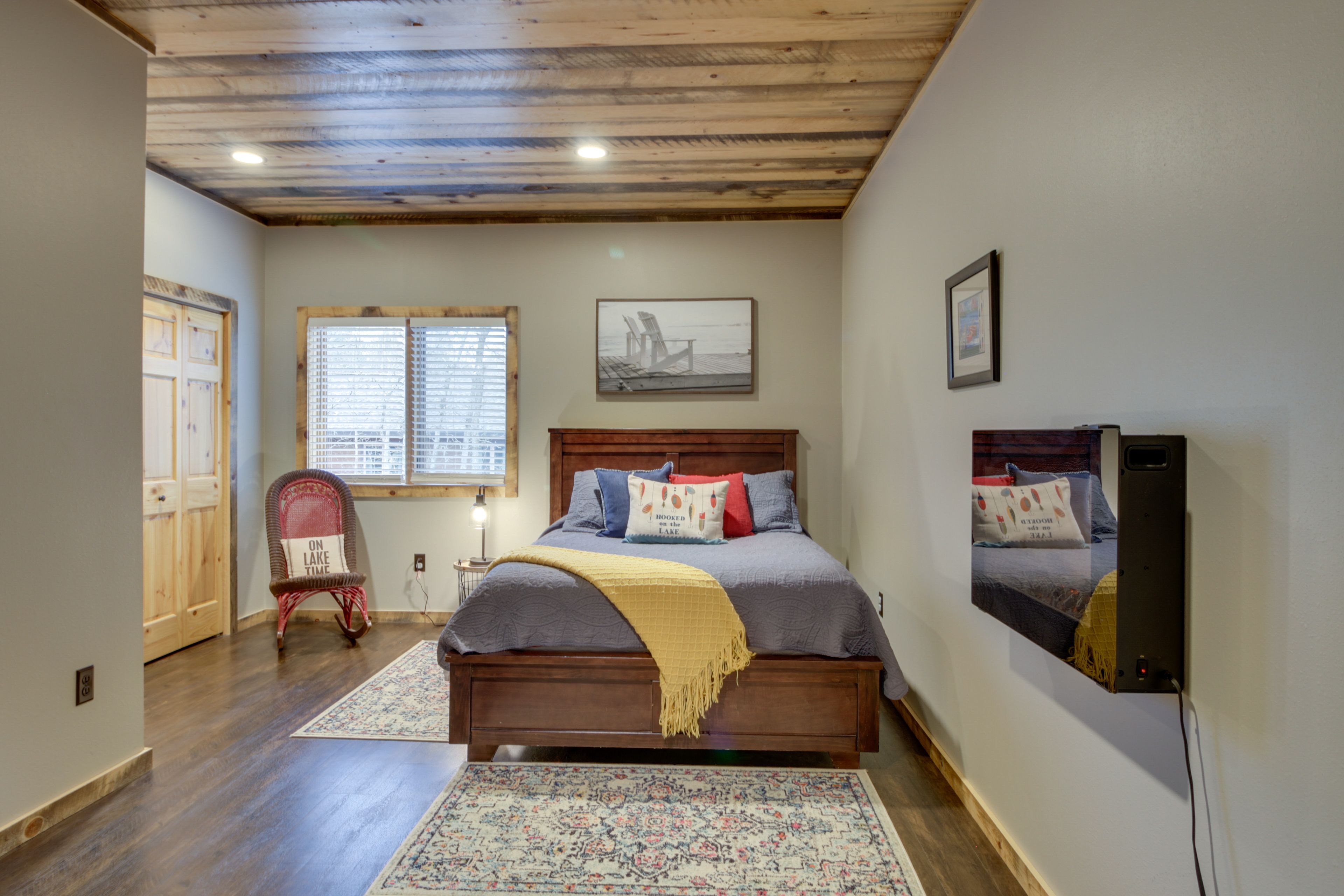 Bedroom 2 | Queen Bed