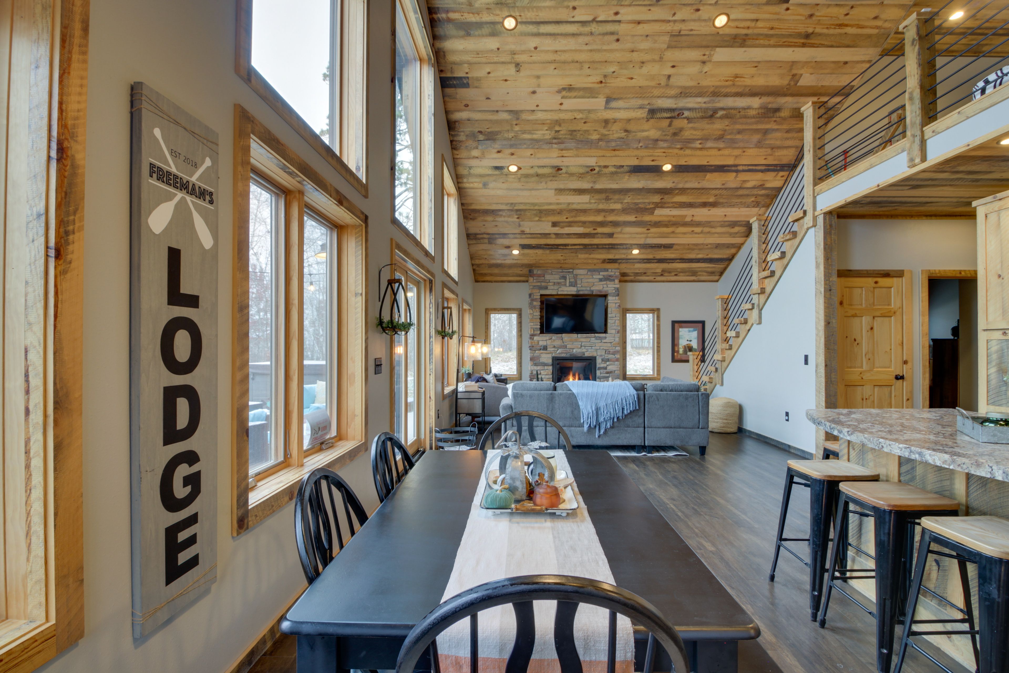 Dining Area | Dishes & Flatware Provided