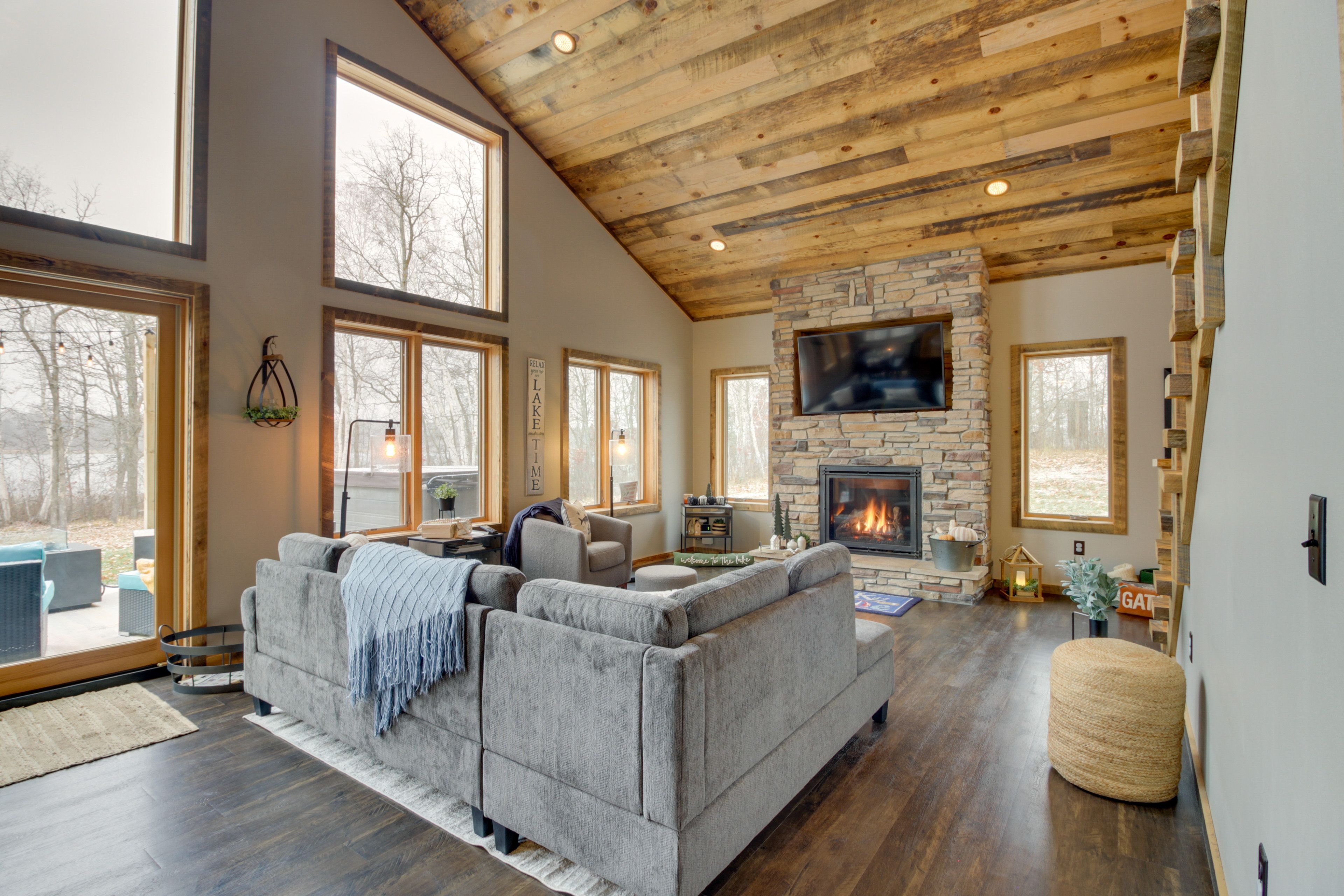 Living Room | Gas Fireplace | Smart TV