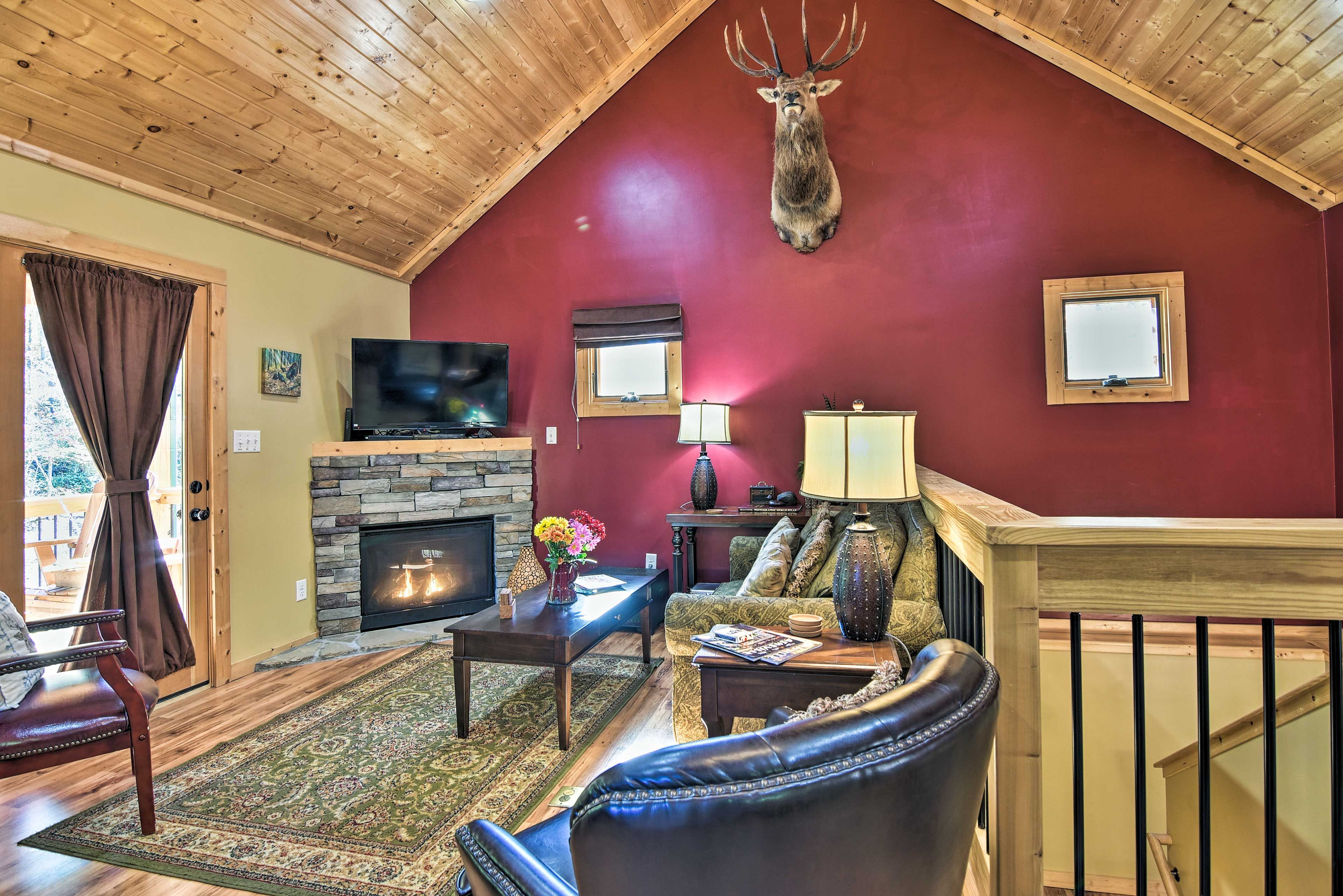 Weaverville Vacation Rental Cabin | 2 BR | 1BA | 700 Sq Ft | Steps Required