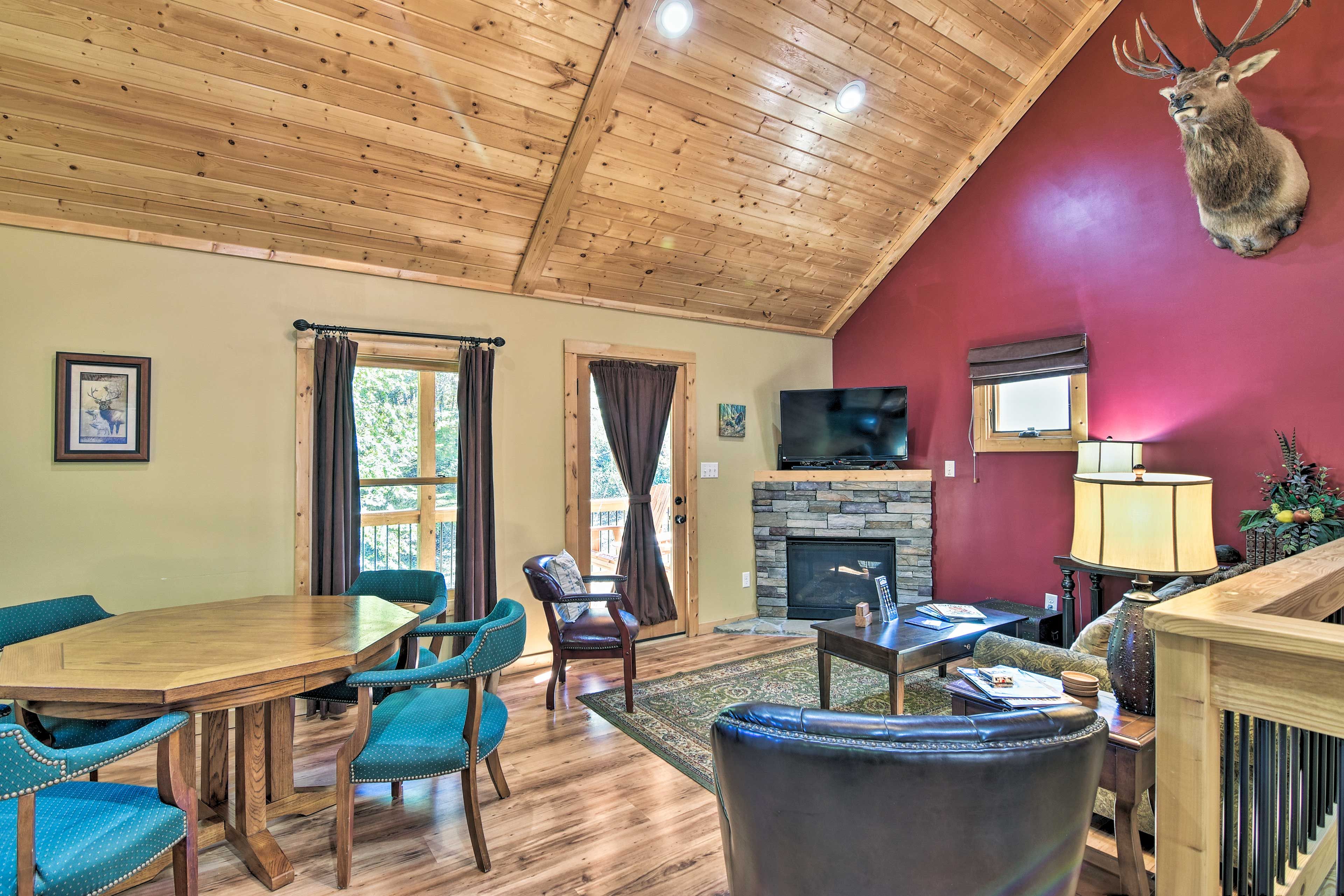 Living Room | Gas Fireplace