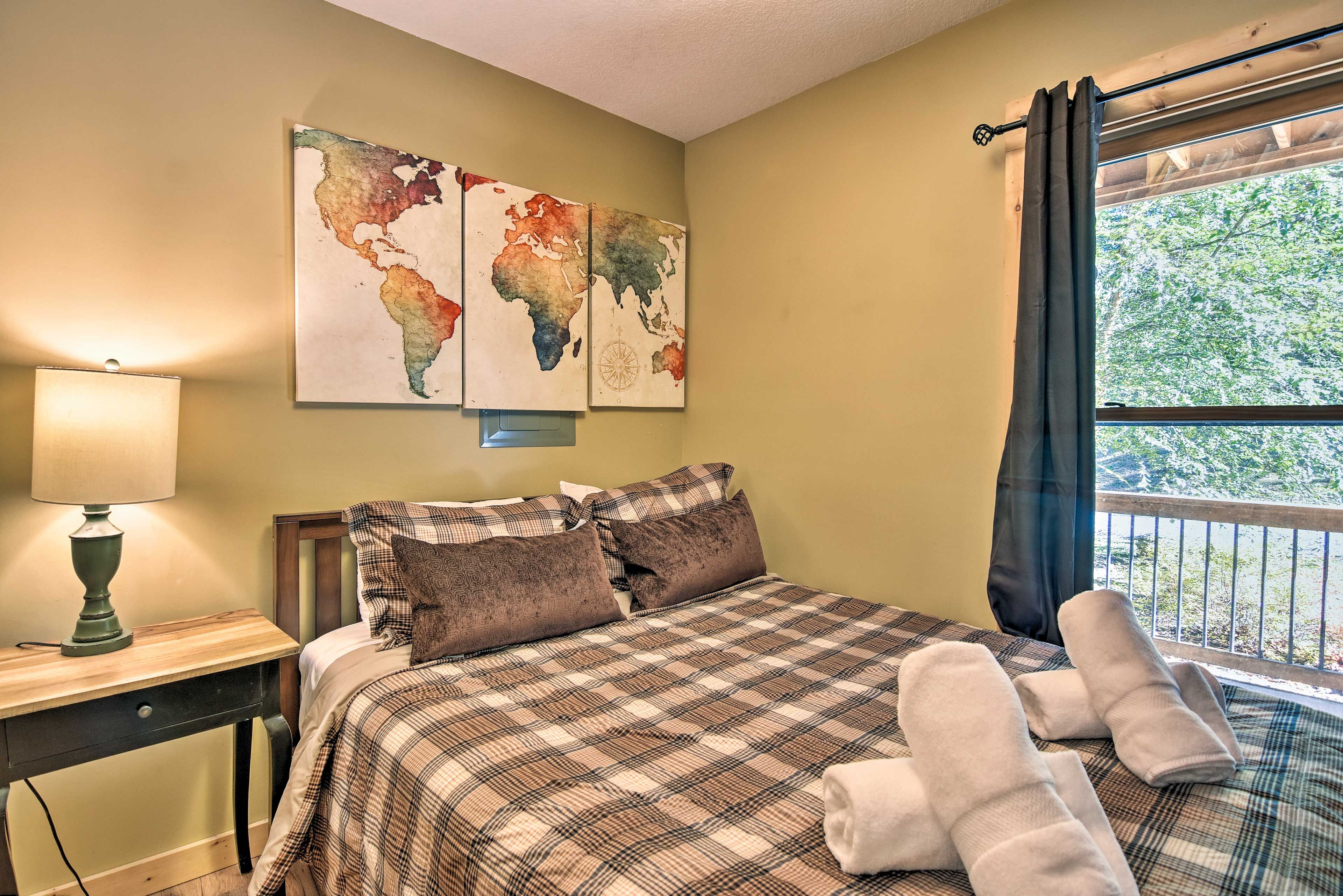 Bedroom 2 | Queen Bed