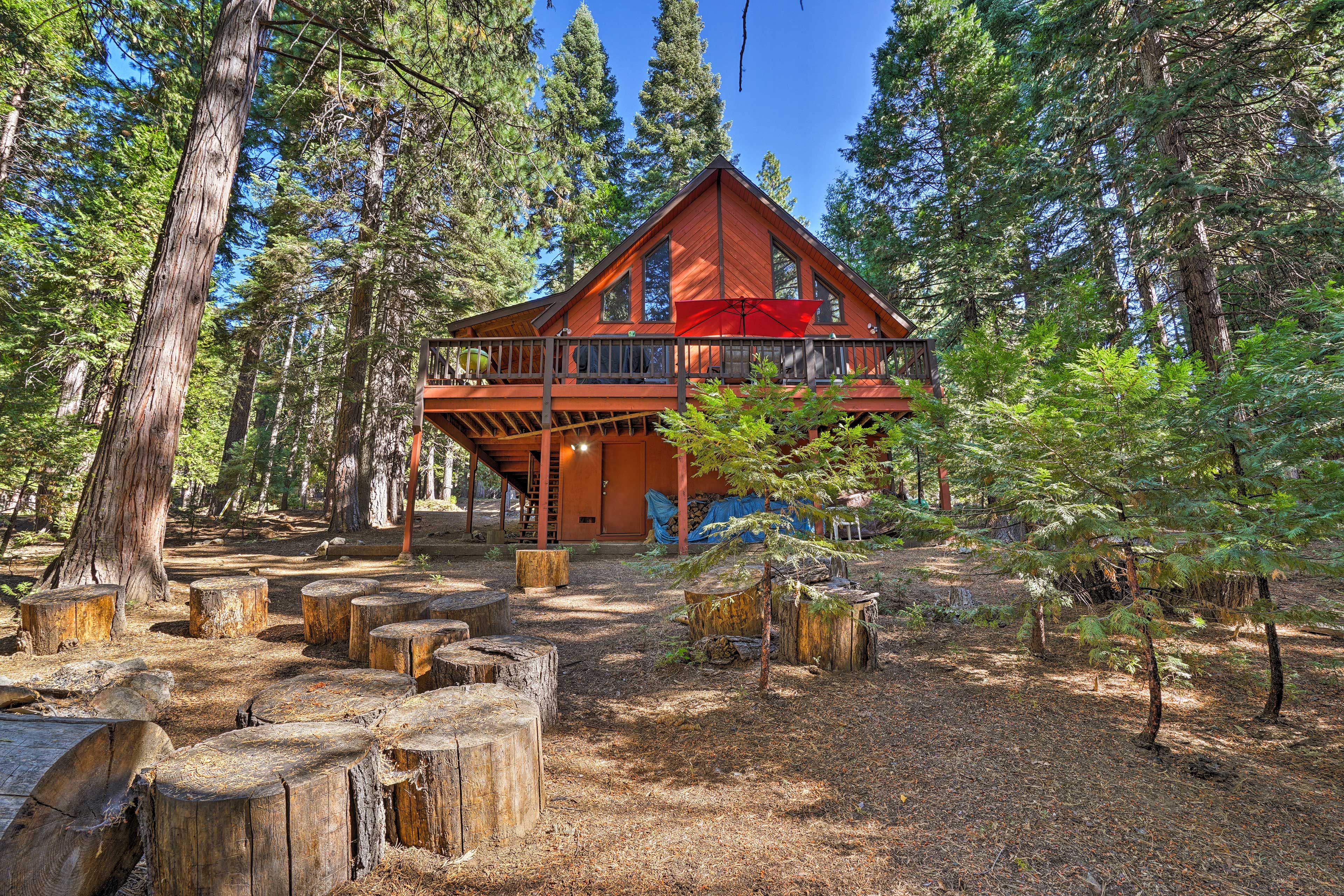 The 8 of you can spend your evenings gathered around the traditional fire pit.