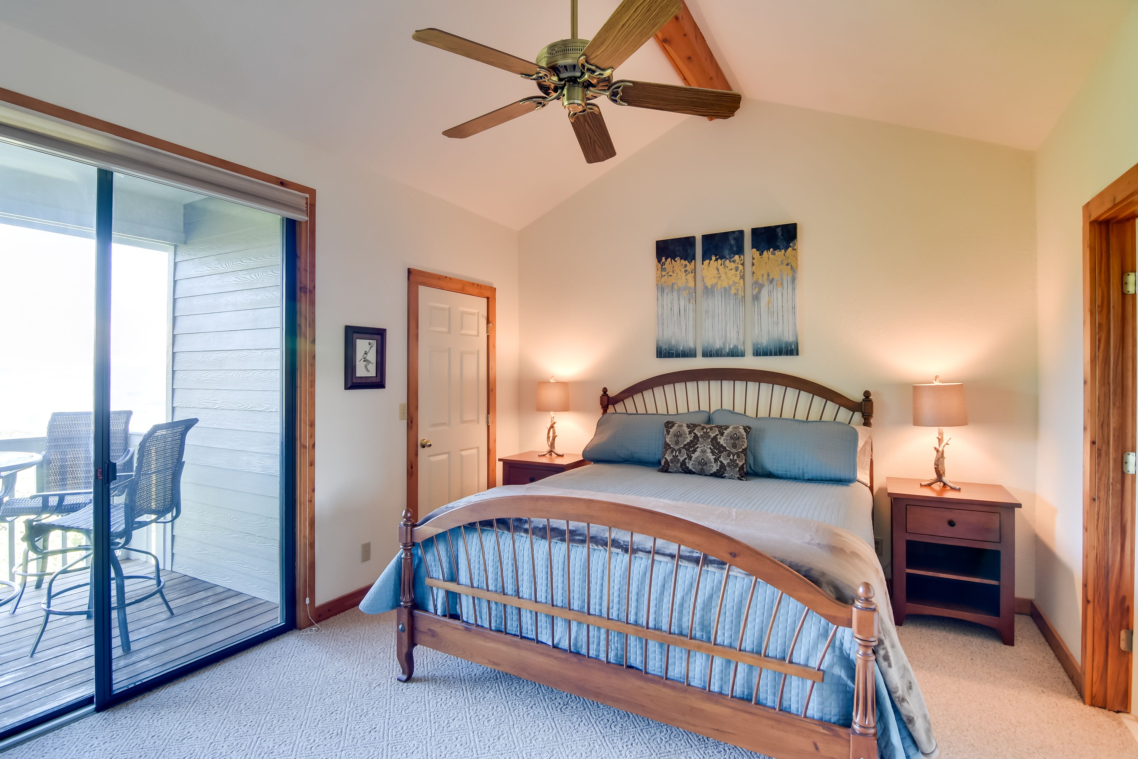 Bedroom 1 | King Bed | Deck Access | En-Suite Bathroom