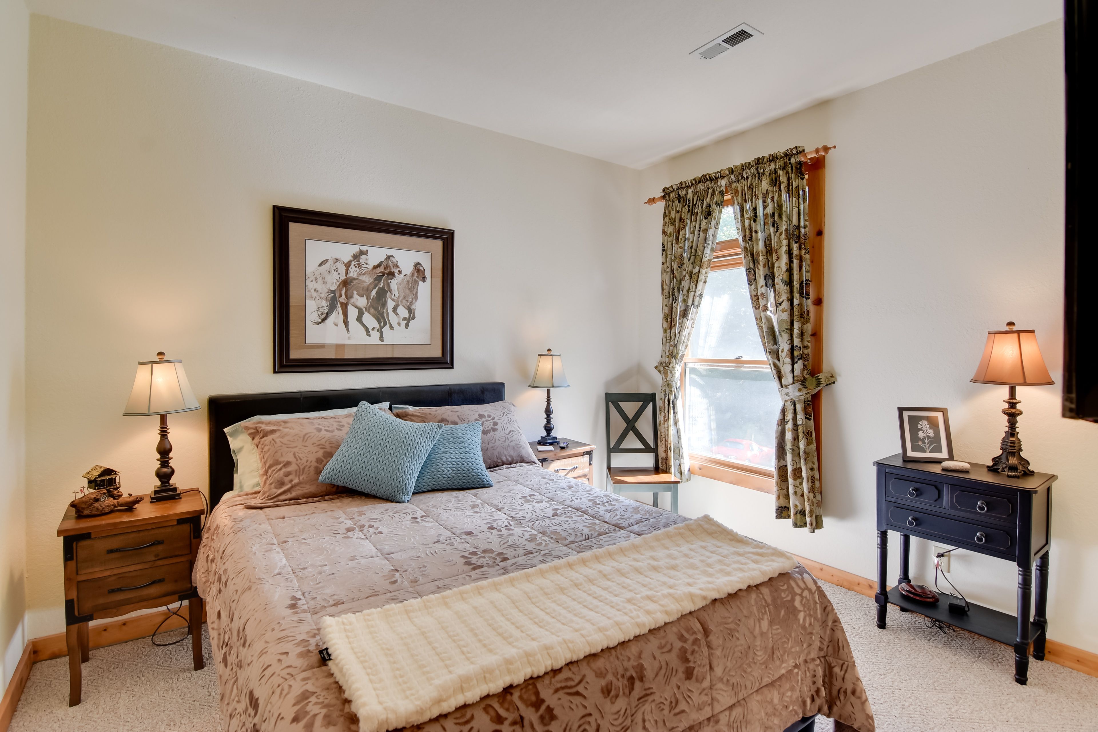 Bedroom 2 | Queen Bed