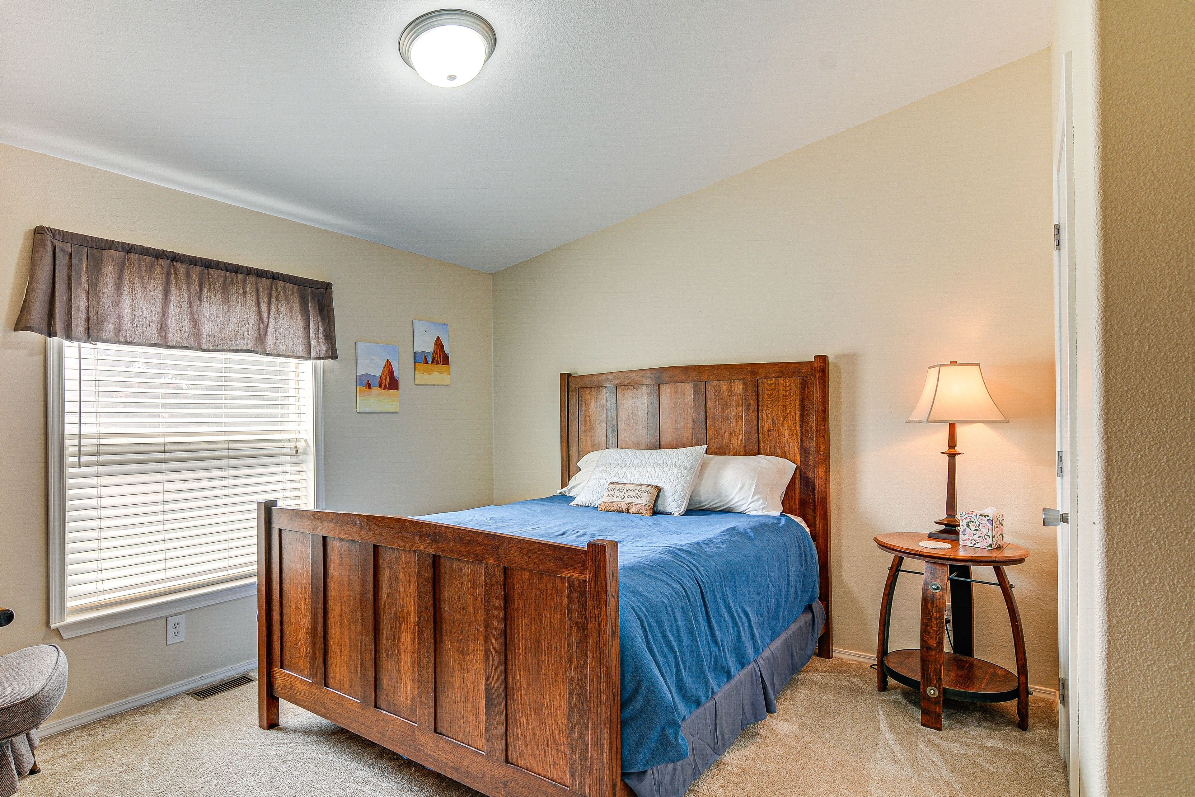 Bedroom 3 | Queen Bed