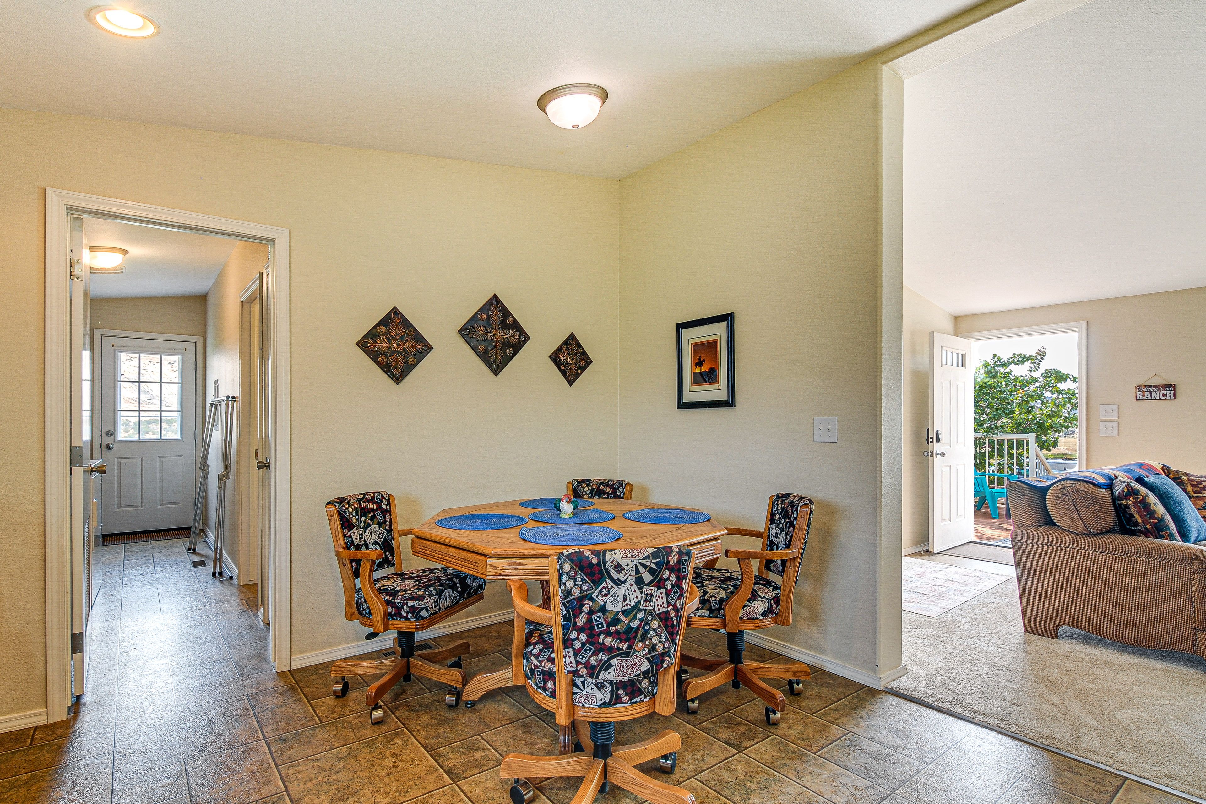 Dining Area | Dishes & Flatware Provided