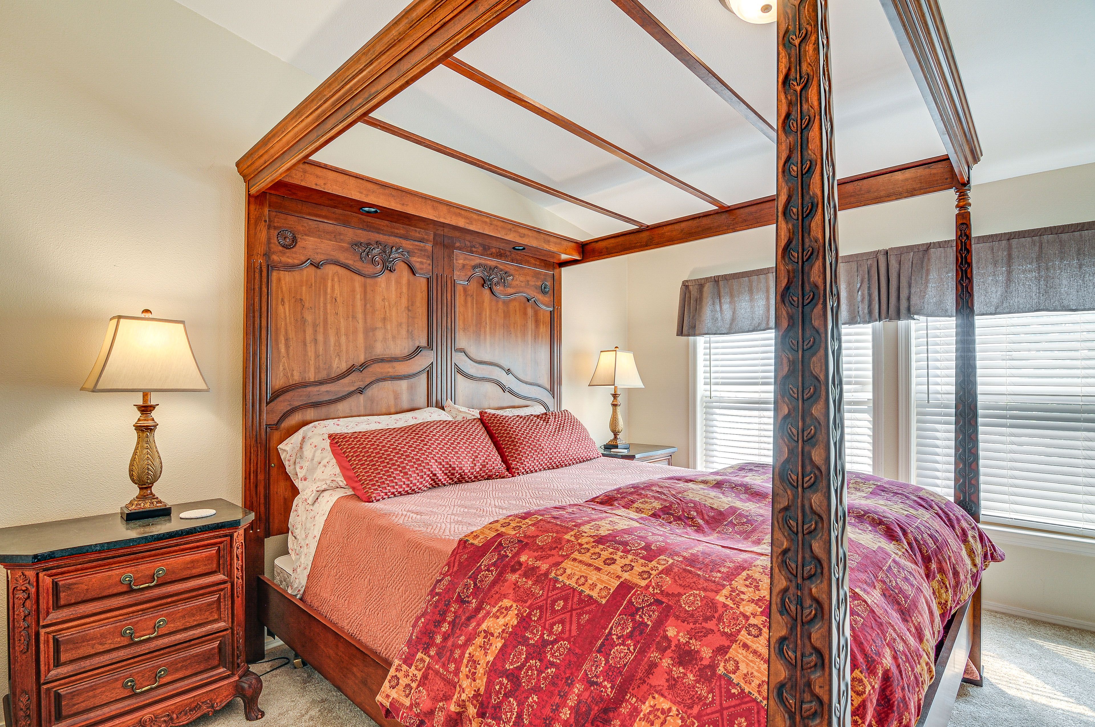 Bedroom 1 | King Bed | Linens Provided